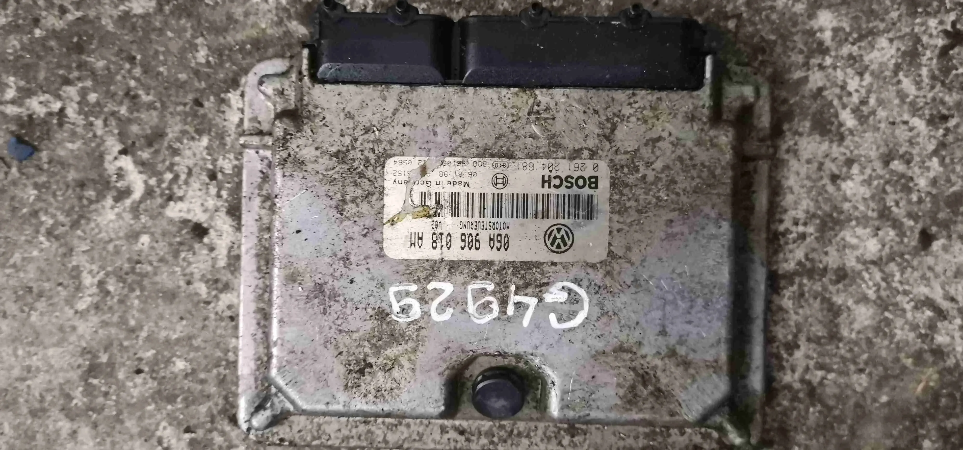 Блок управления двигателем 06A906018