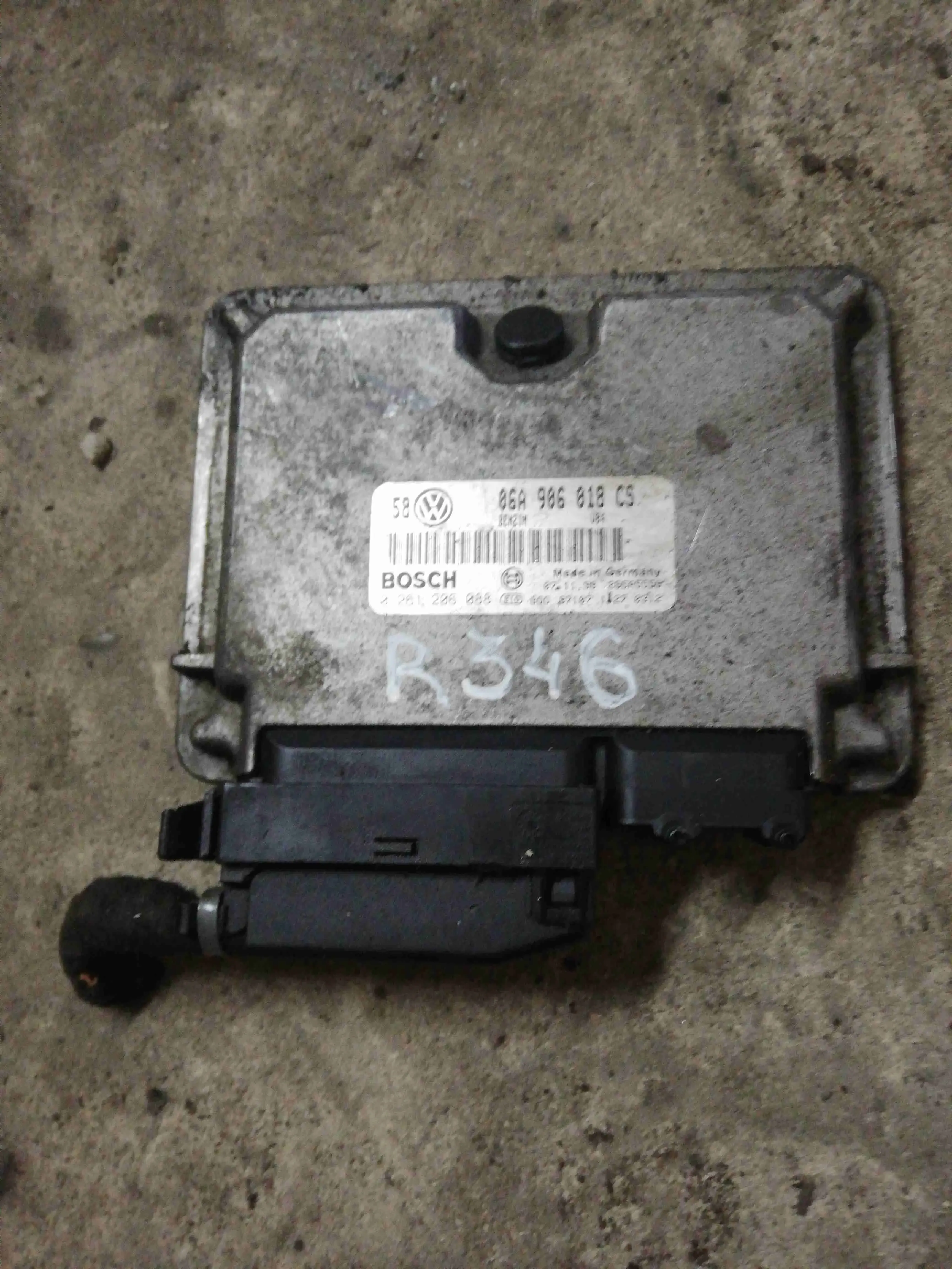 Блок управления двигателем 06a906018cs