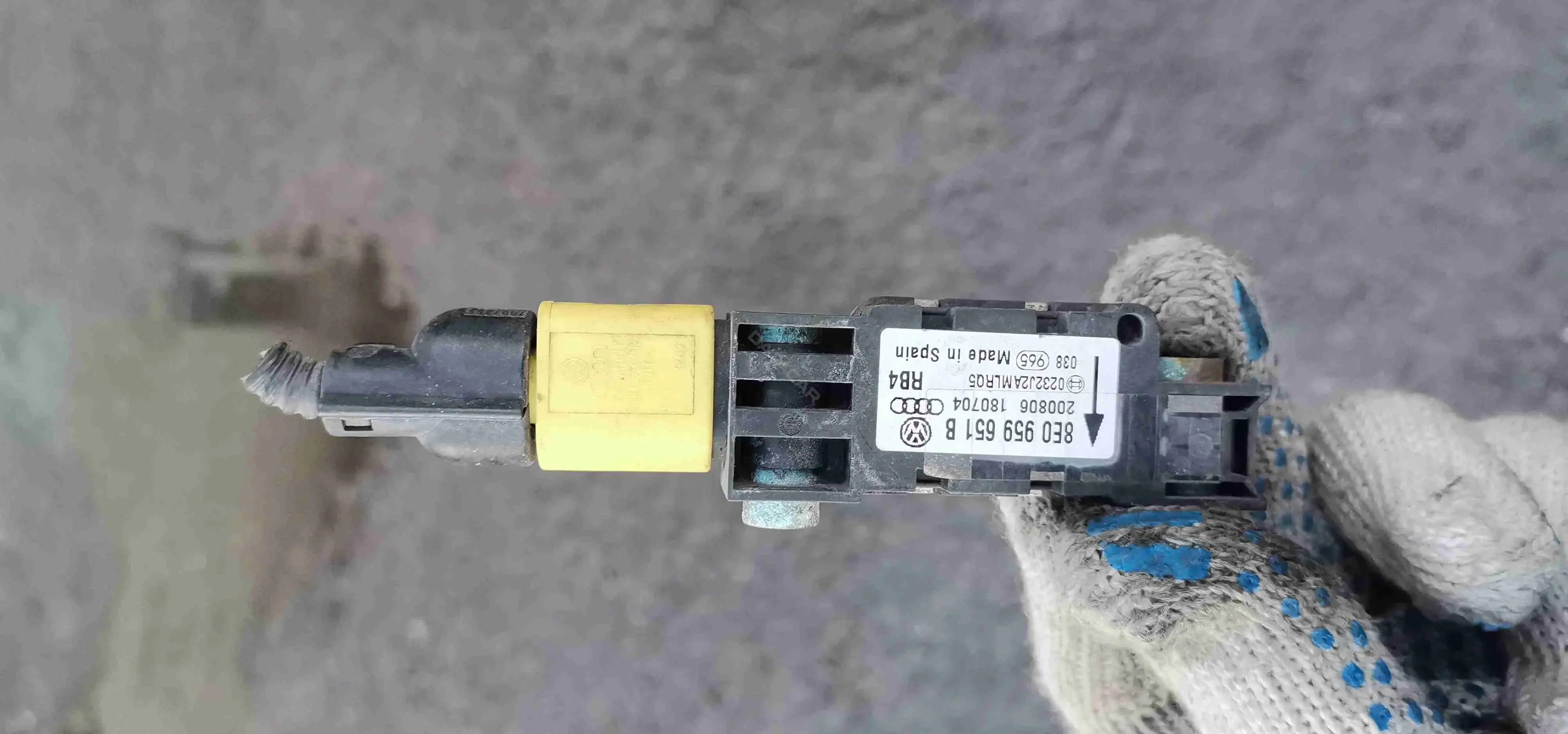 Датчик удара 8E0959651B