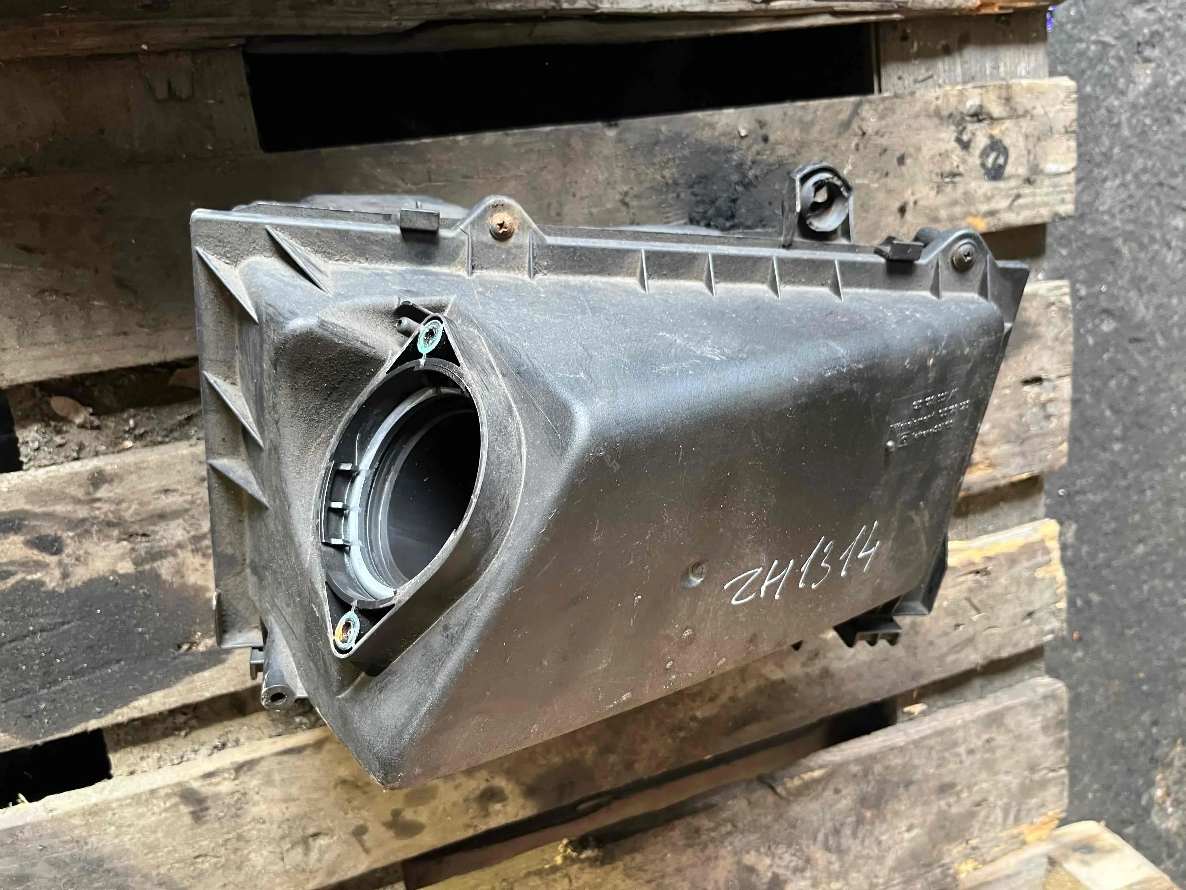 Корпус воздушного фильтра 1j0129607Ae