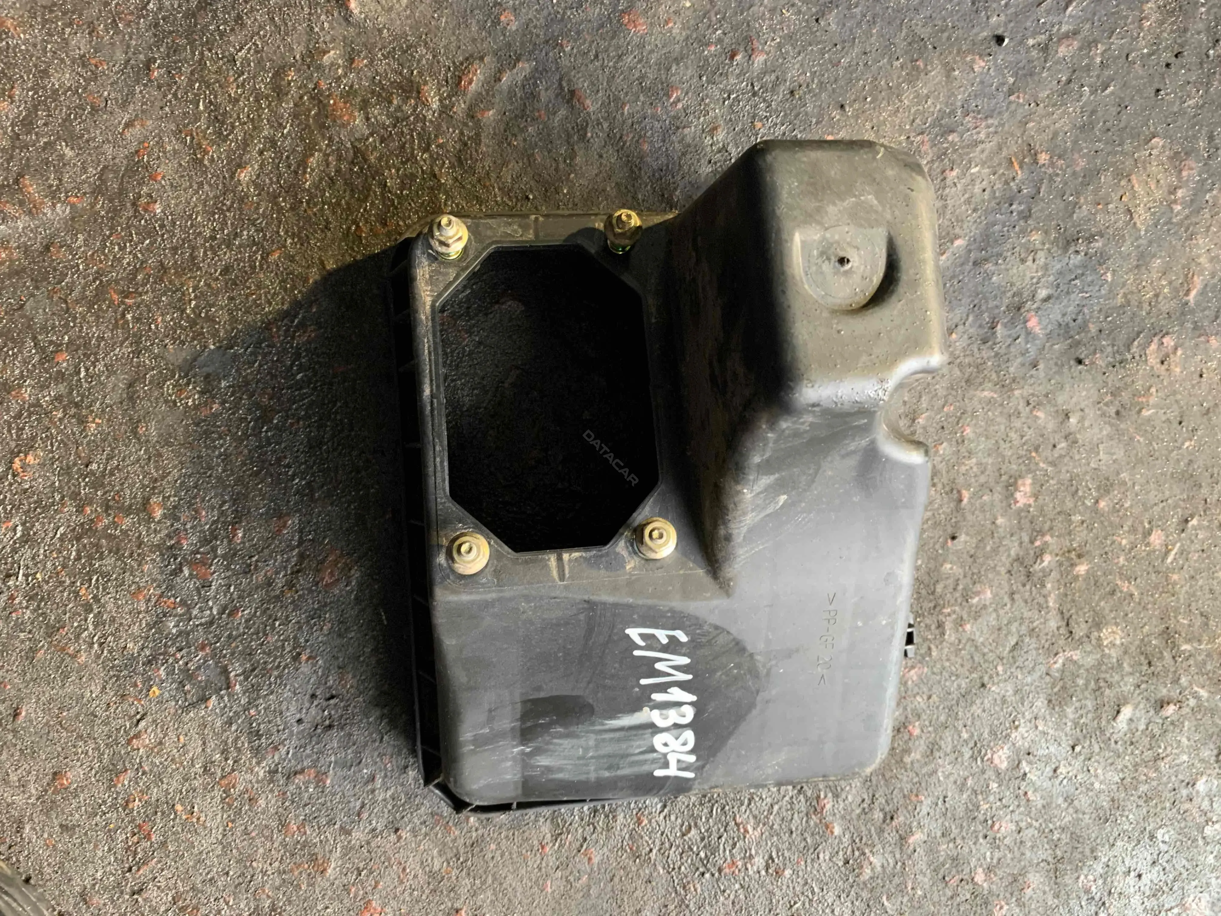 Корпус воздушного фильтра Mr571481