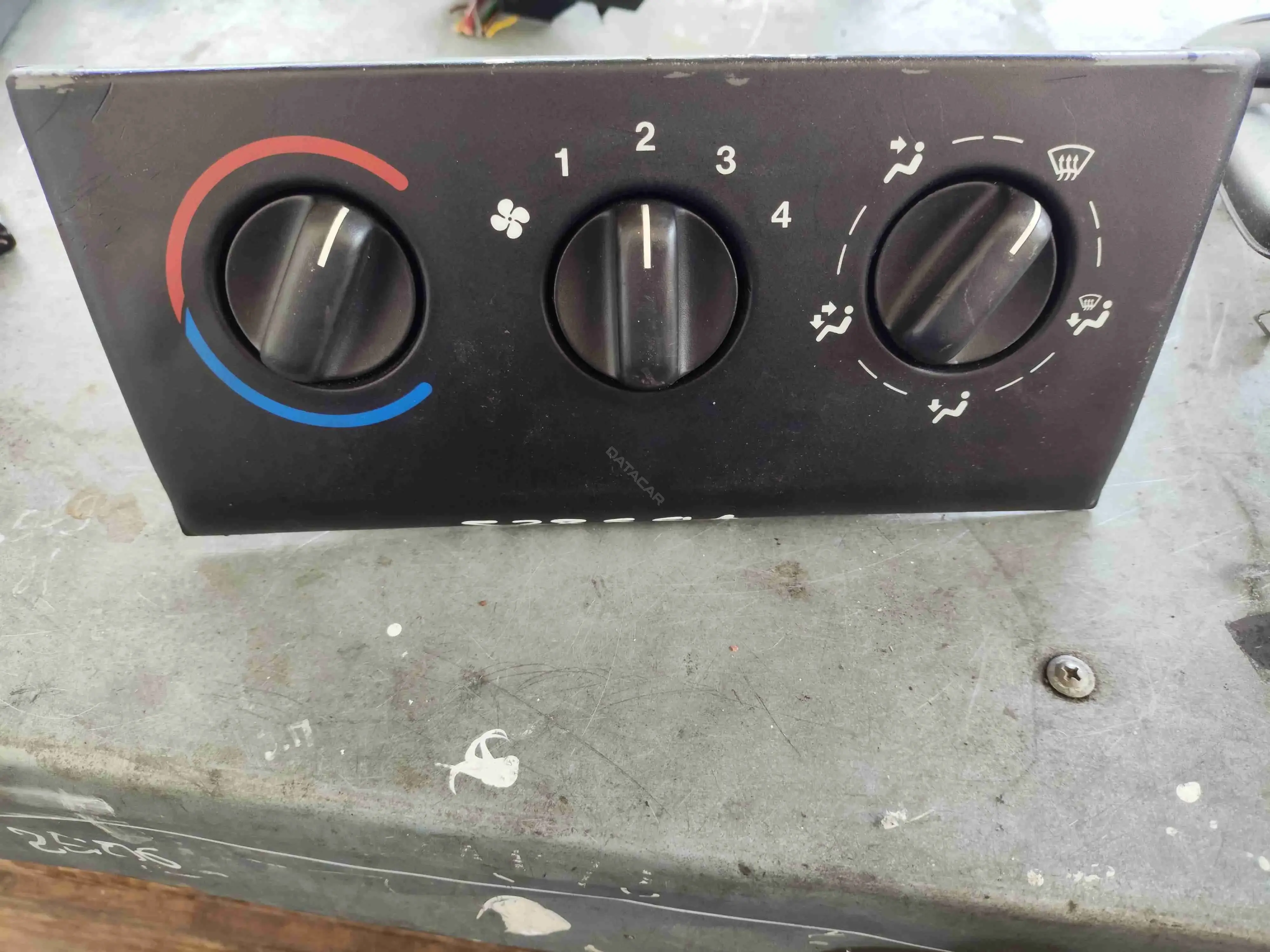 Блок управления климат-контролем VB5825