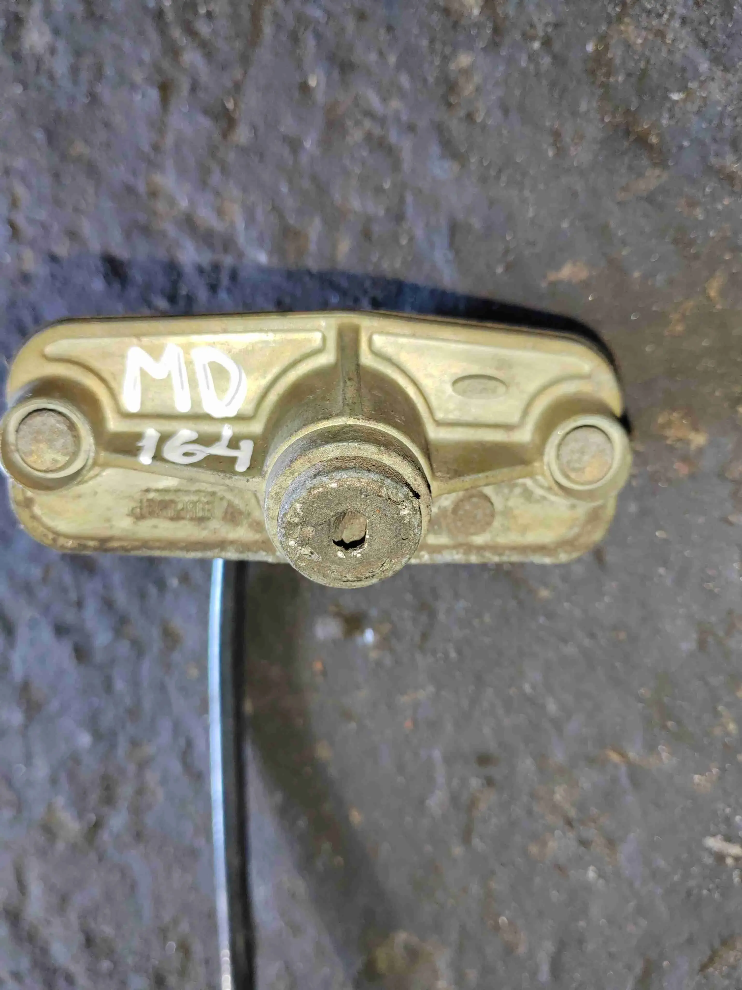 Замок крышки багажника MD164