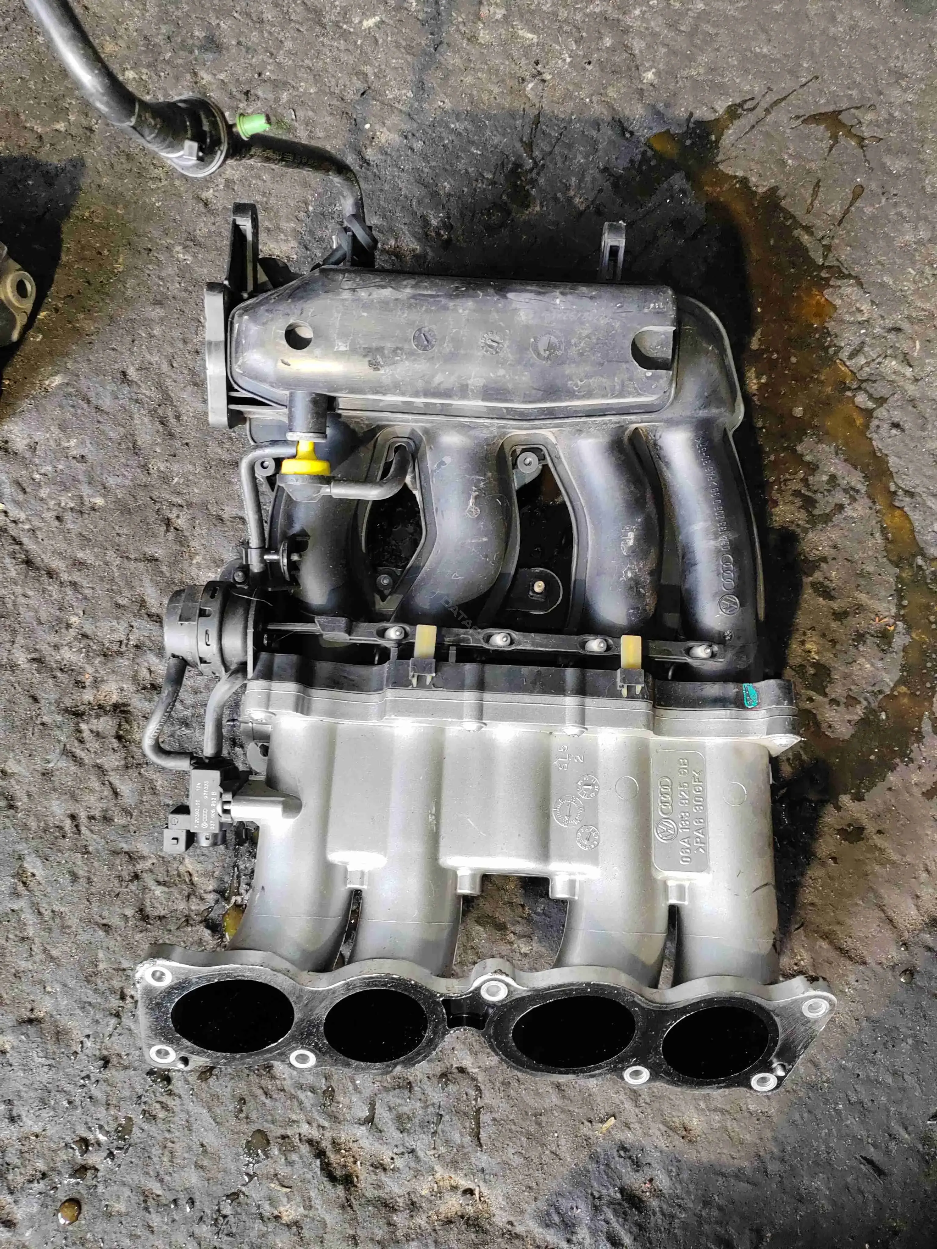 Коллектор впускной 06A133925GB