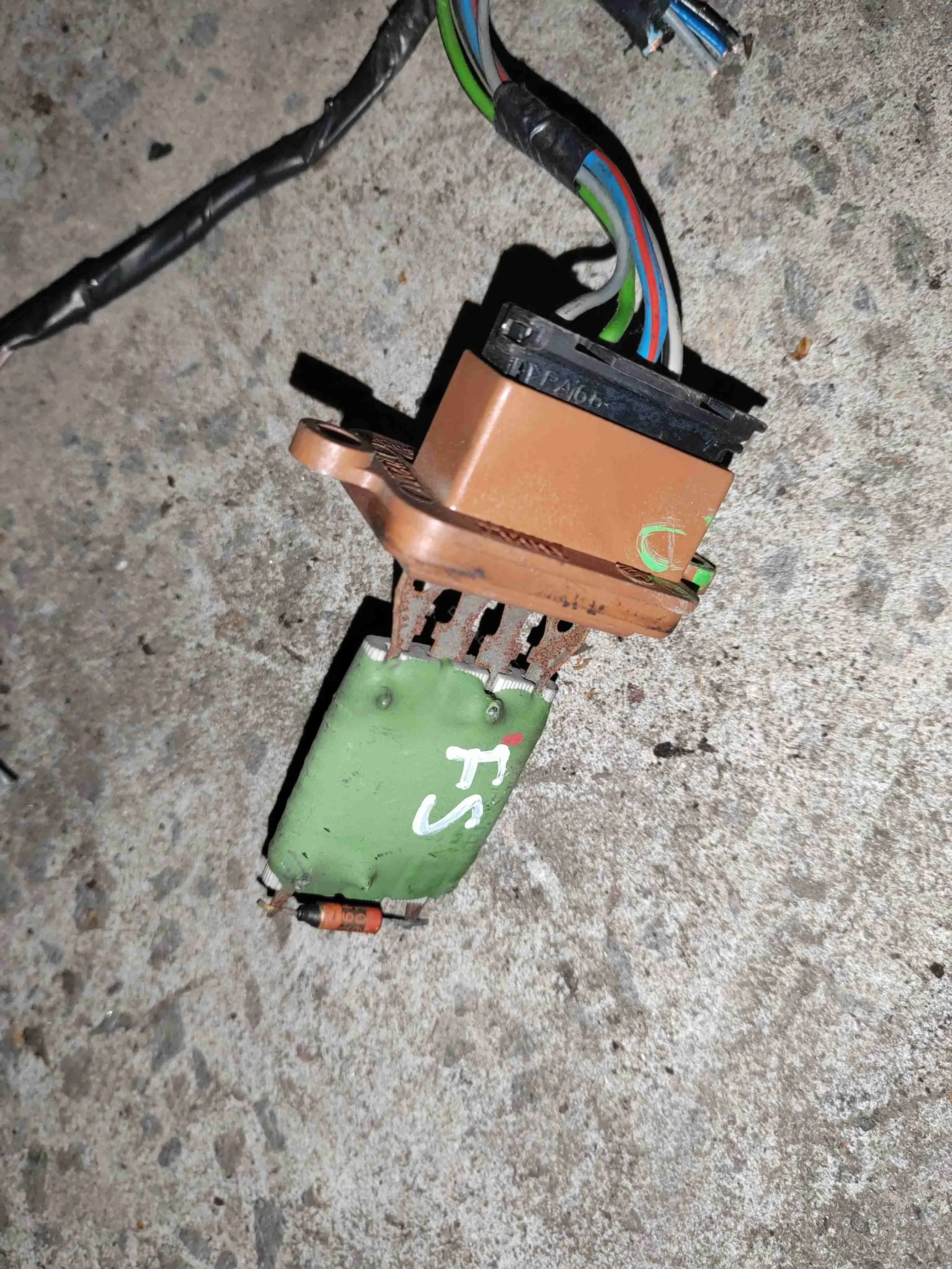 Резистор печки FS32