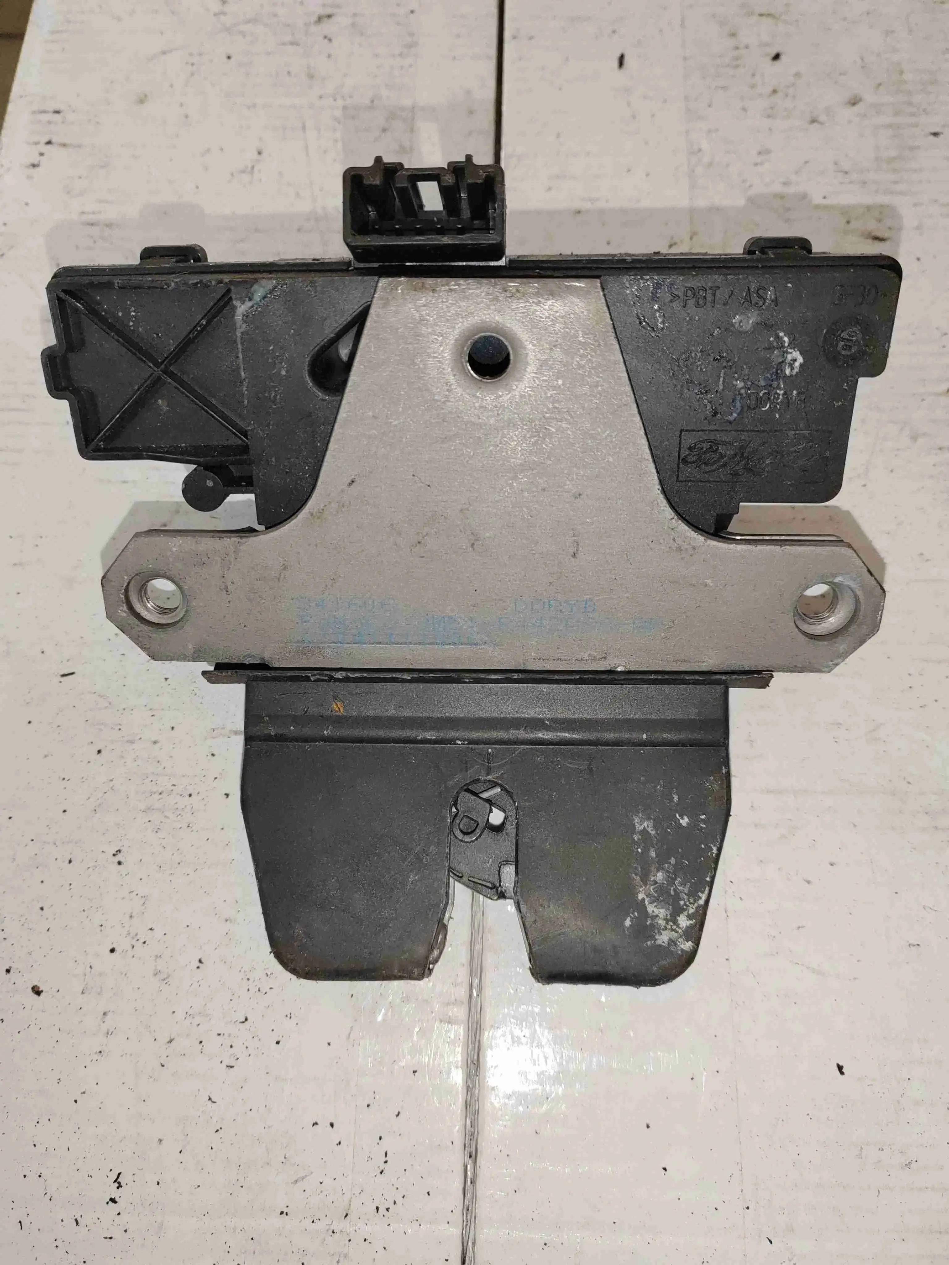 Замок крышки багажника 3M51R442A66