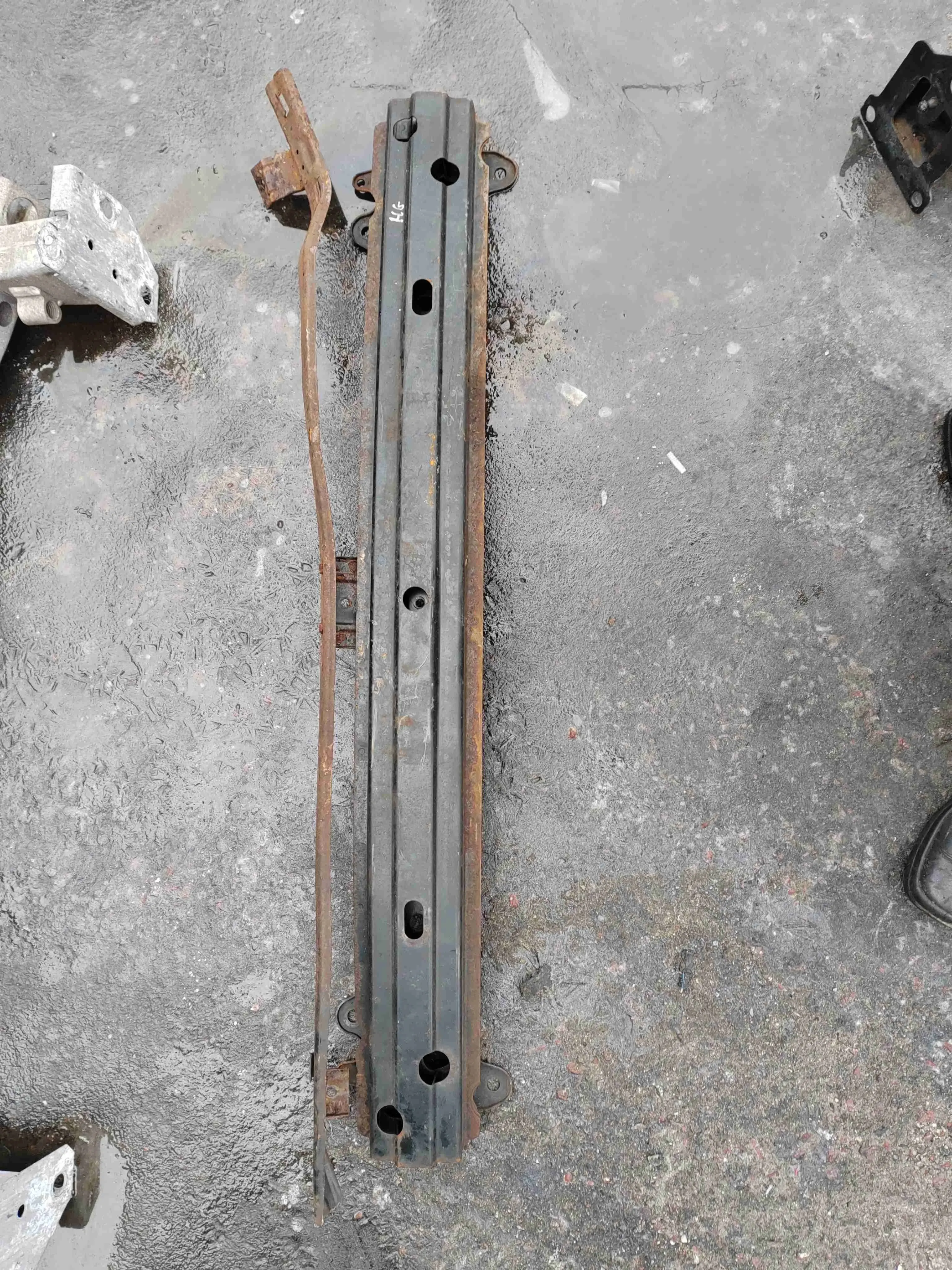 Усилитель бампера HG62
