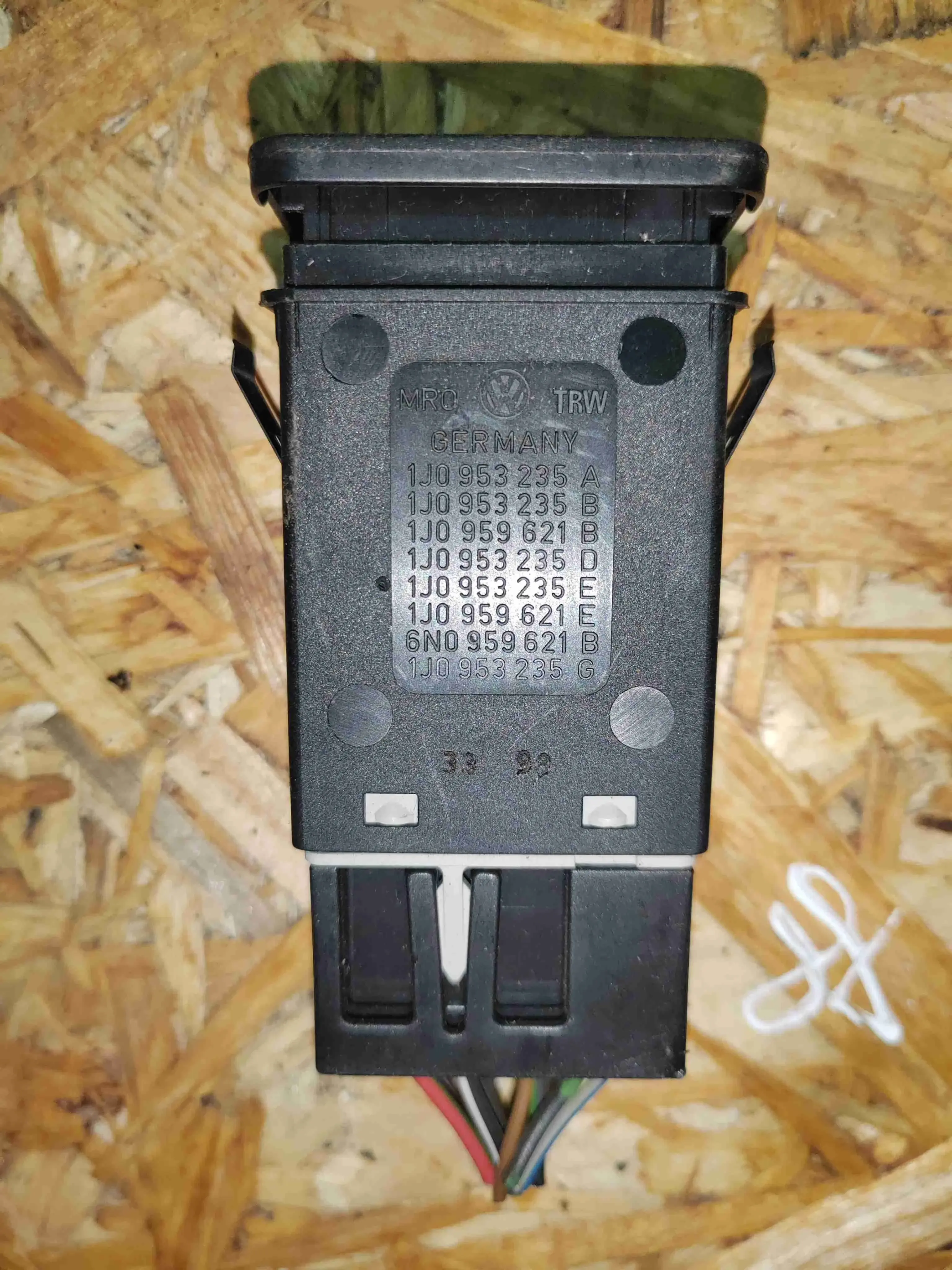Кнопка аварийки 1J0953235