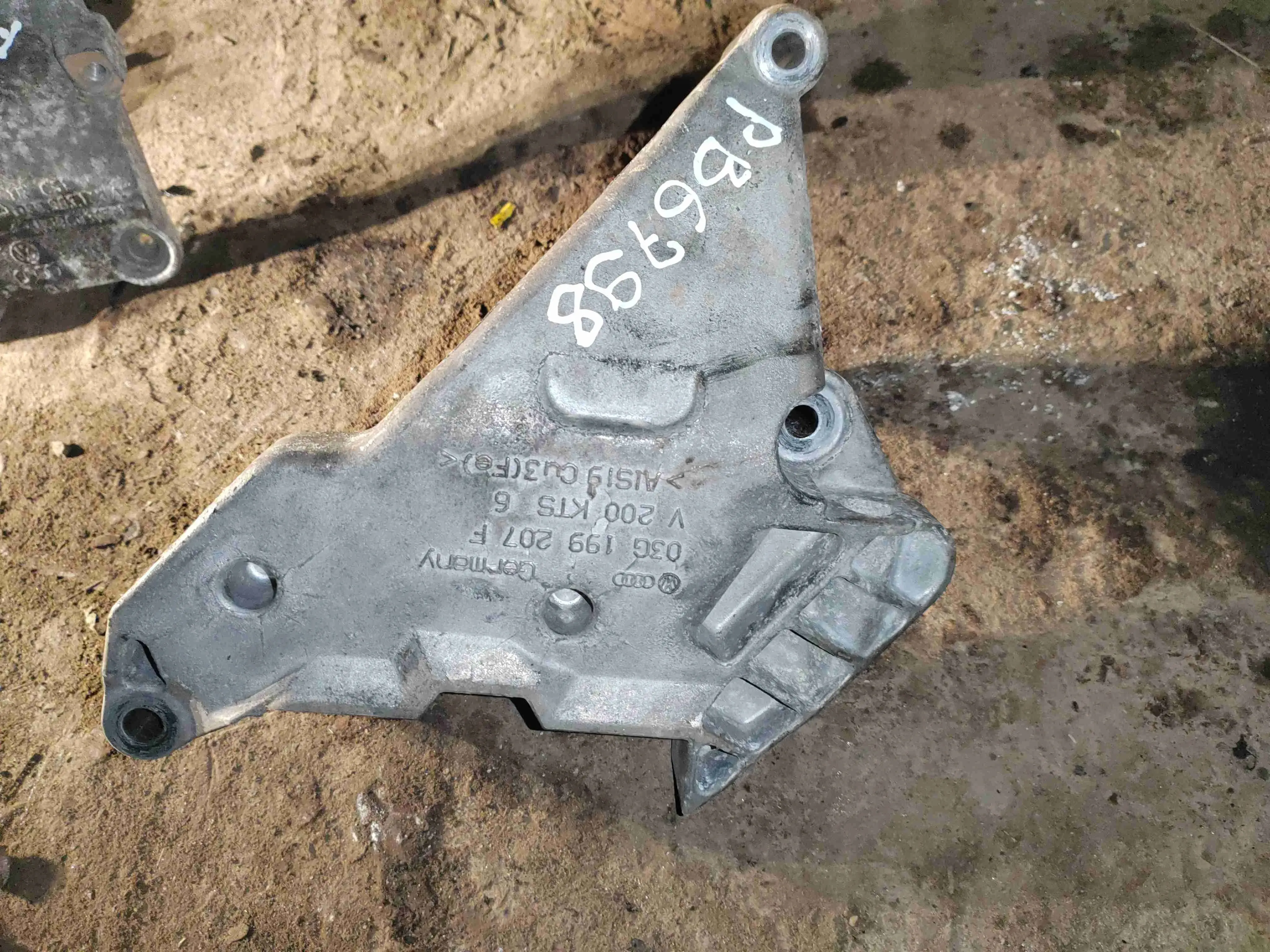 Кронштейн двигателя 03G199207F
