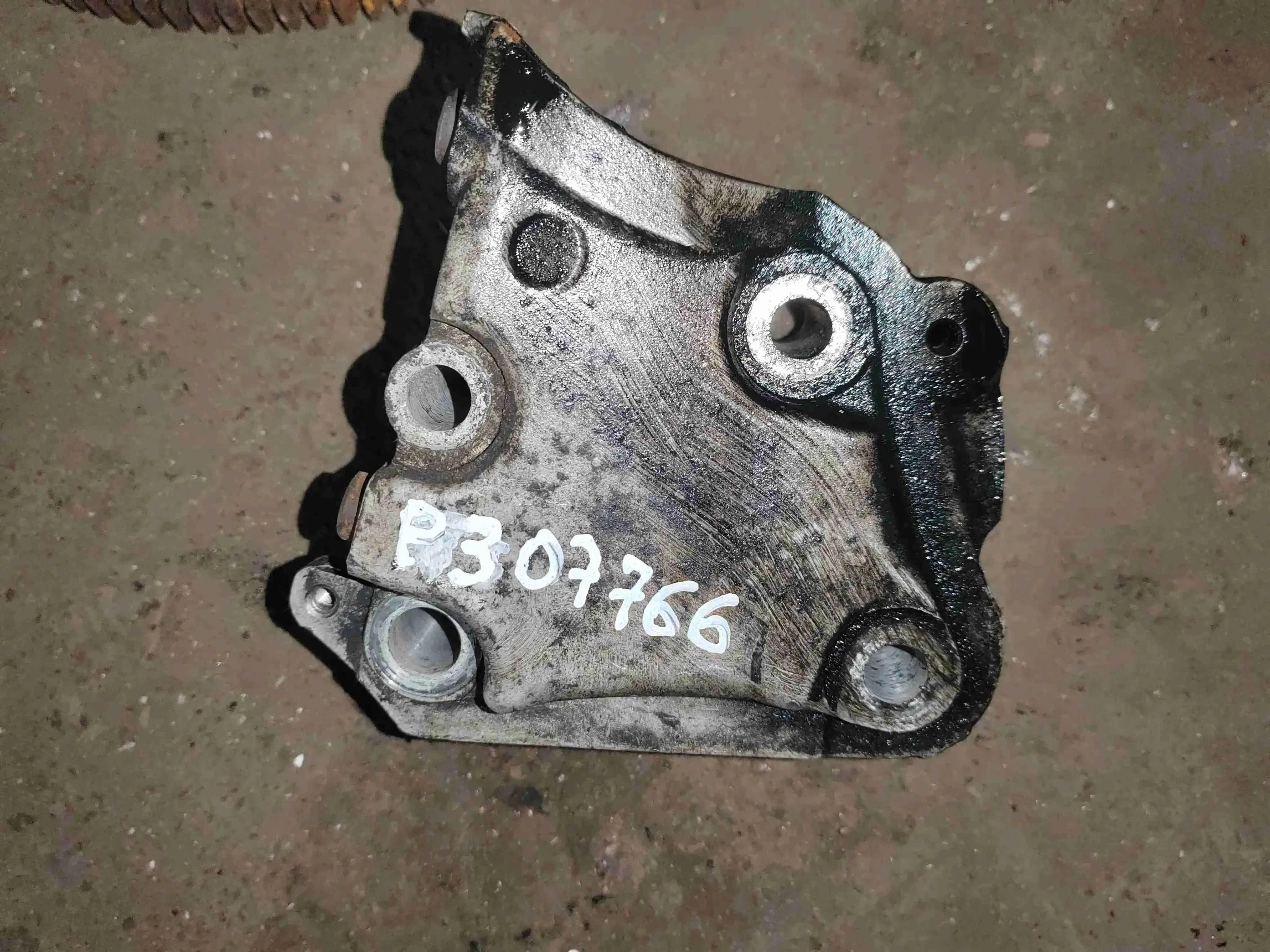 Кронштейн двигателя 9628311880