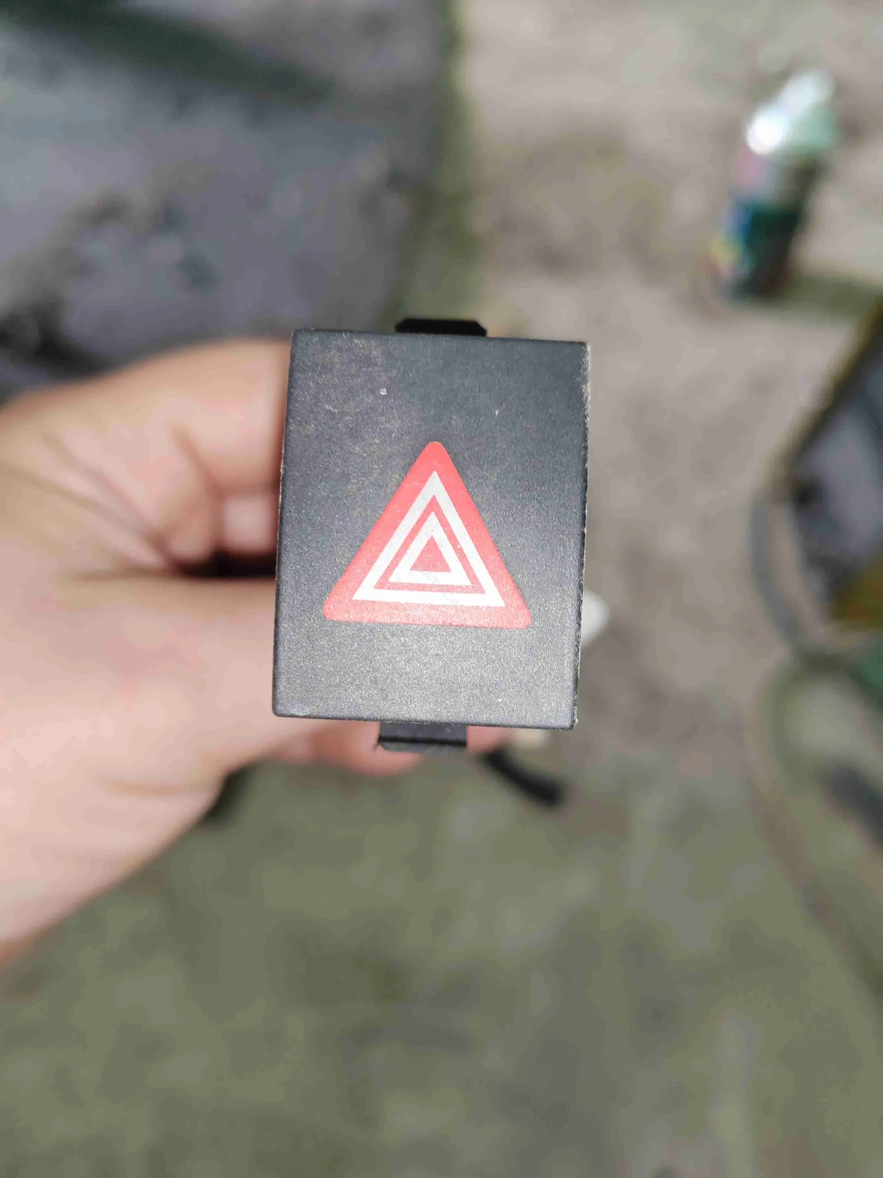 Кнопка аварийки 6Q0953235A