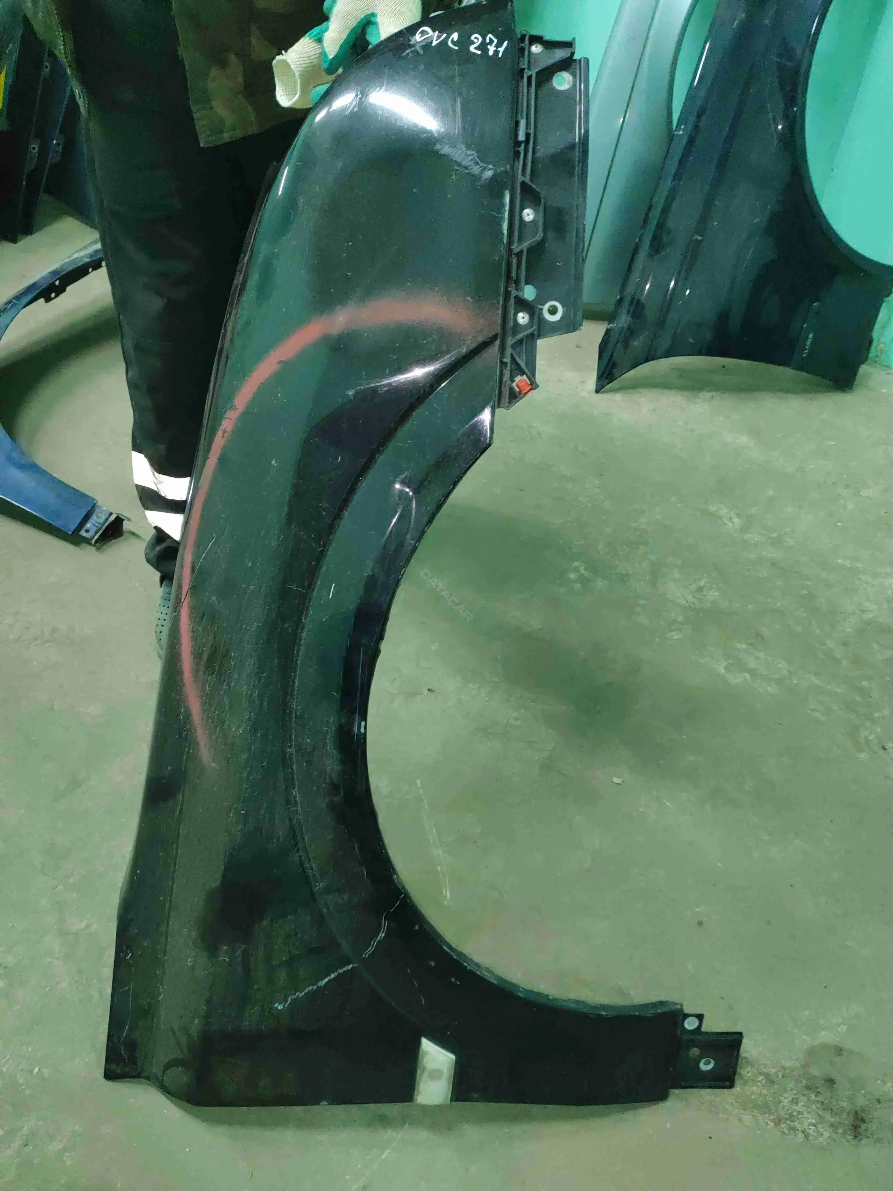 Крыло переднее OVC271