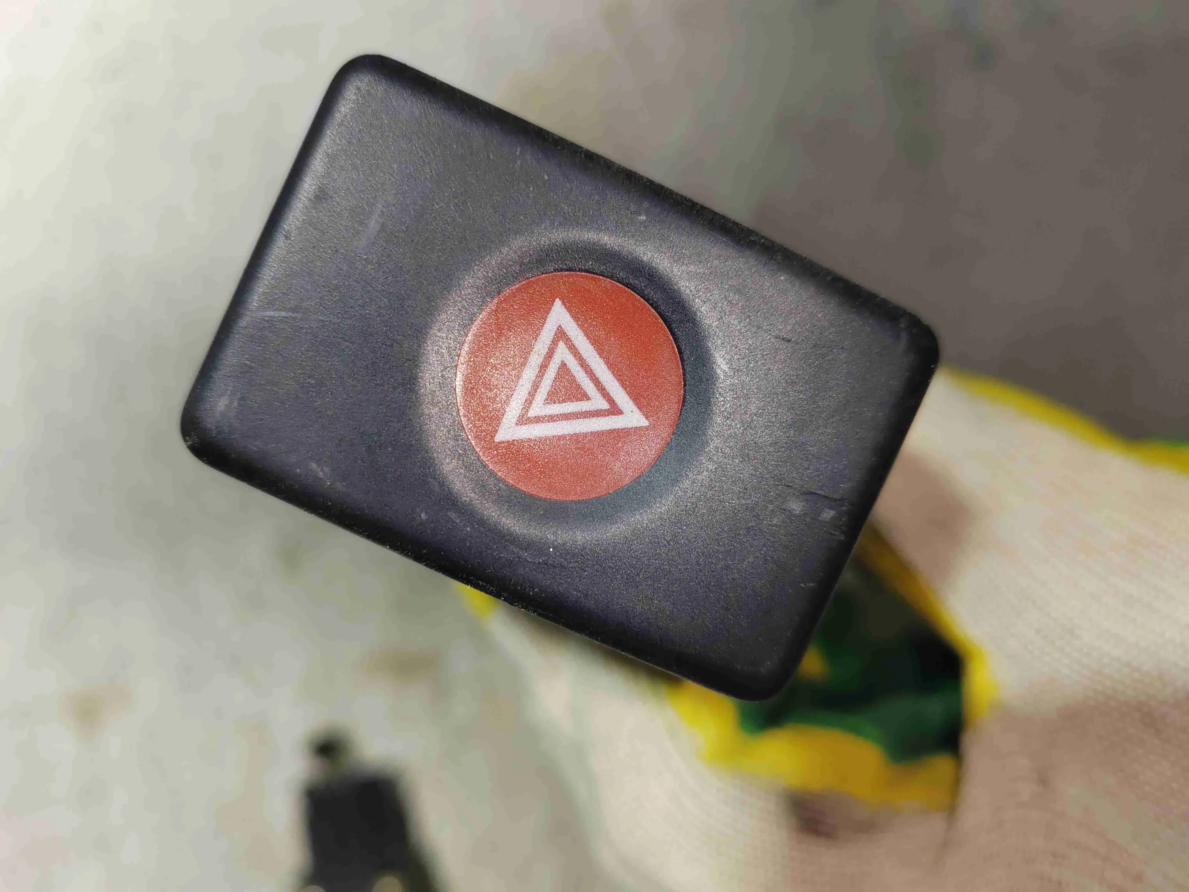 Кнопка аварийки RL38