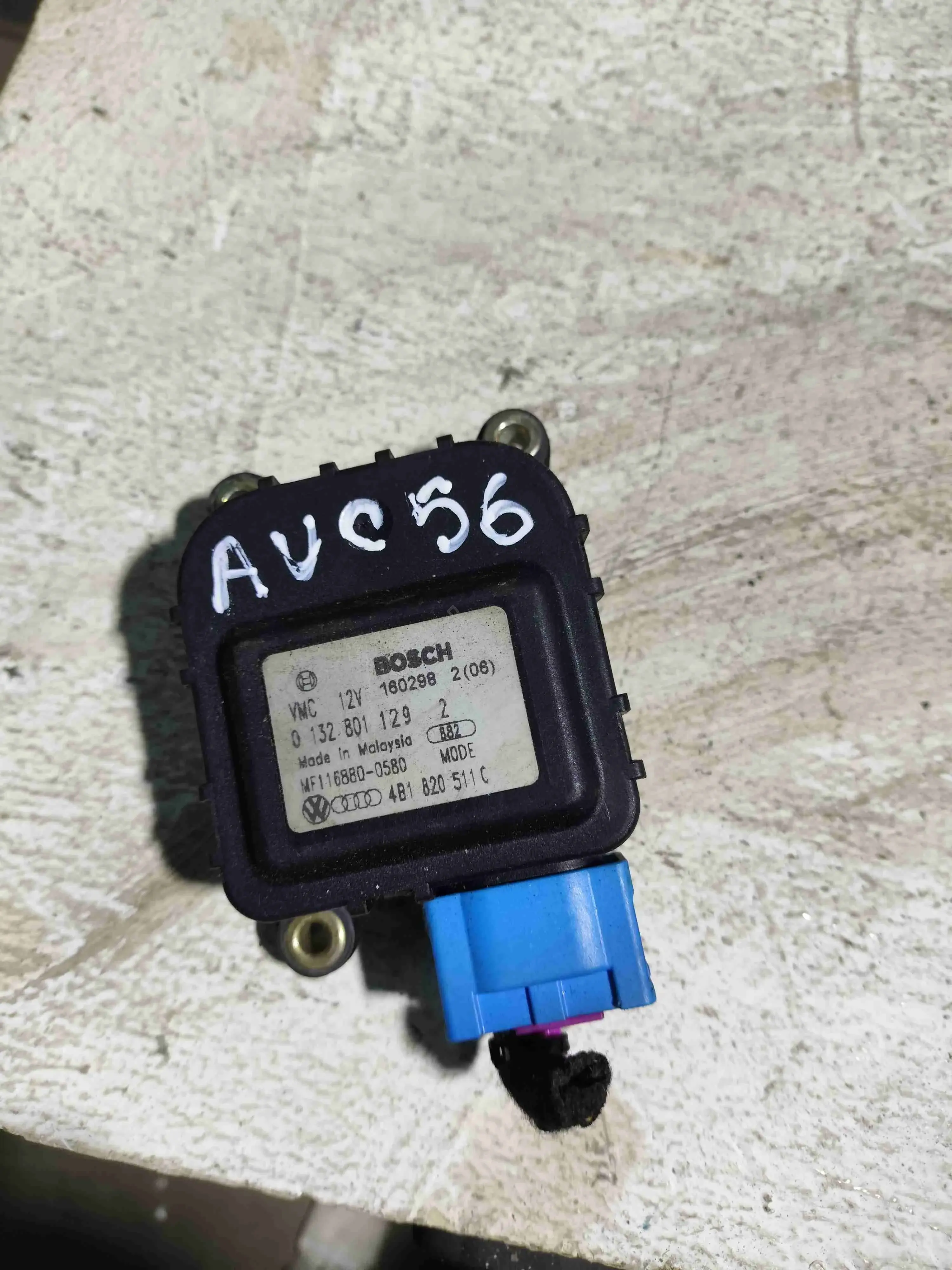 Мотор заслонки печки 4B1820511C