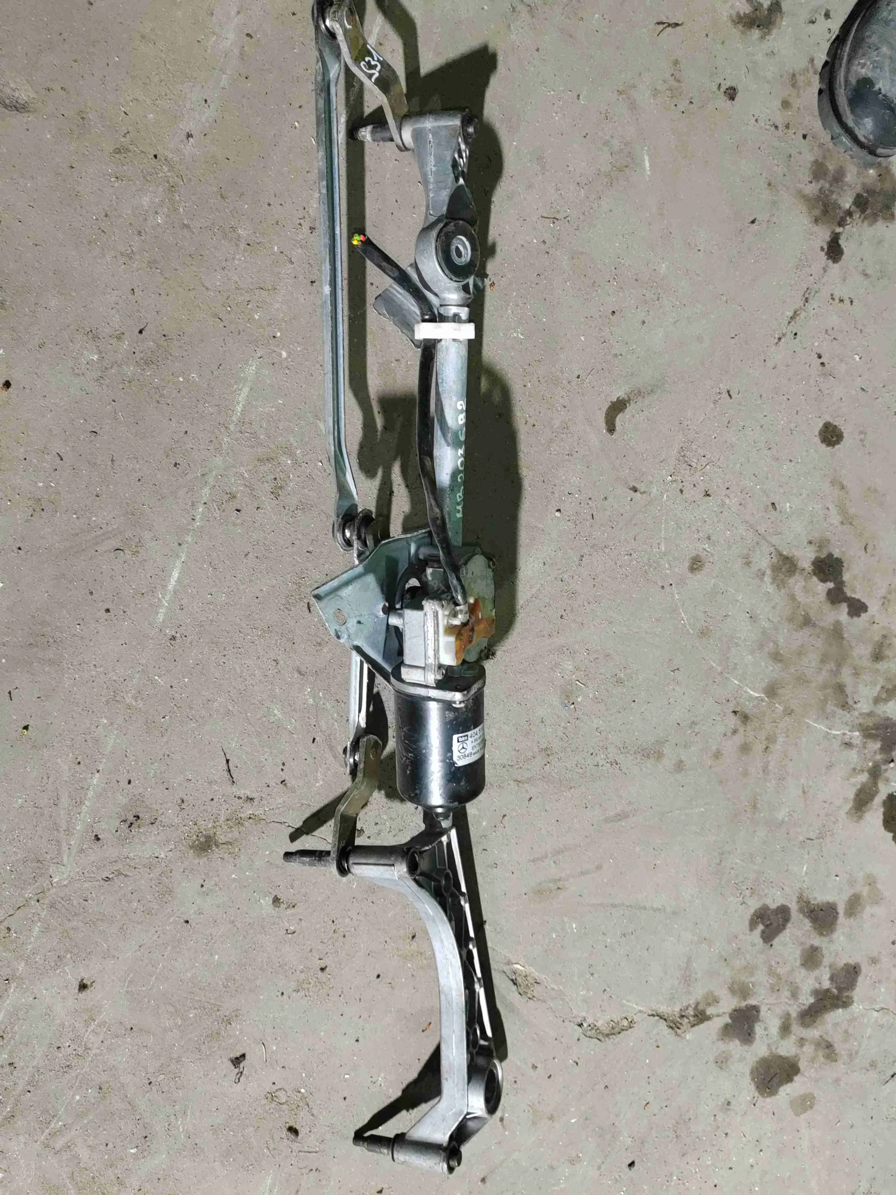 Трапеция стеклоочистителя A2038200342