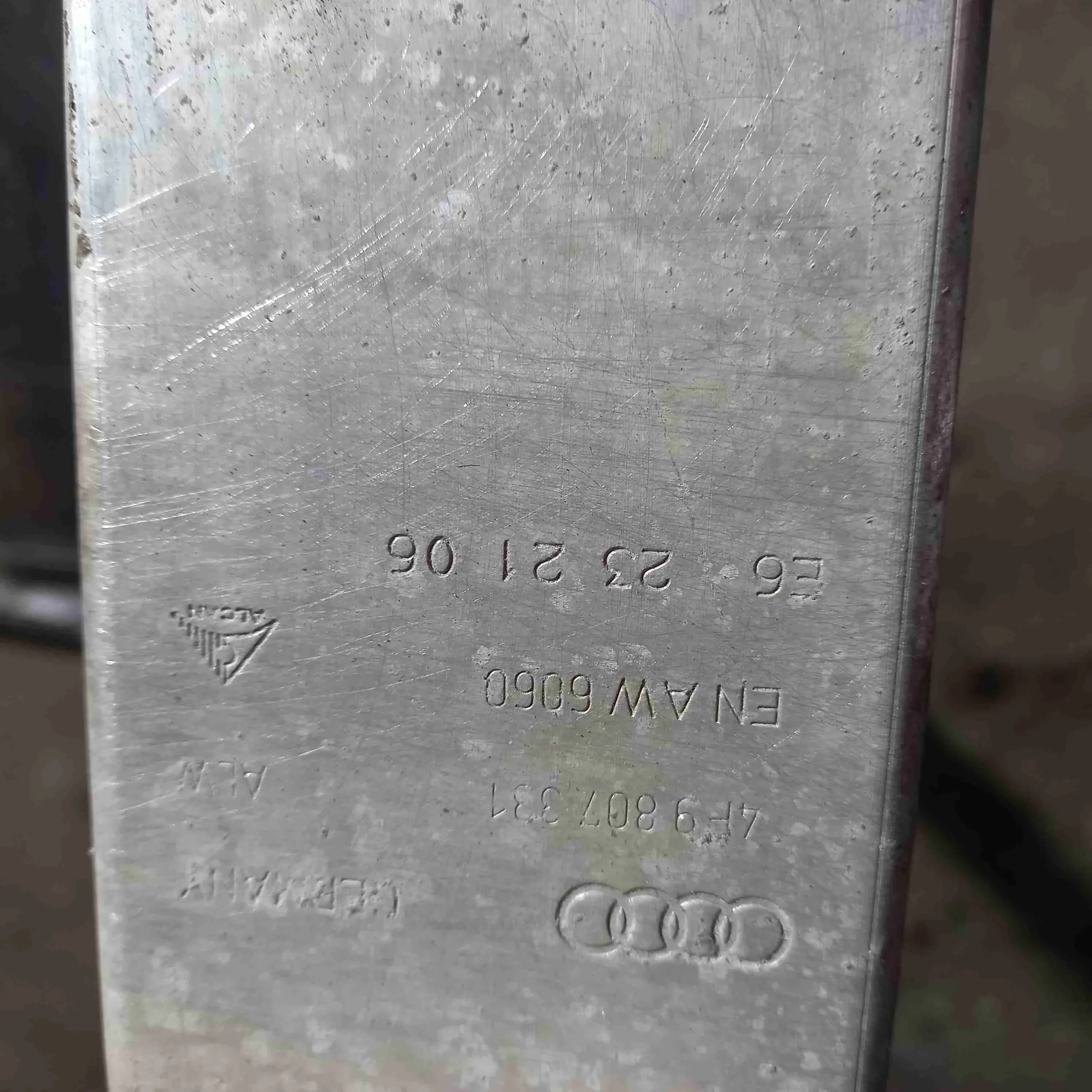 Усилитель бампера 4f9807331