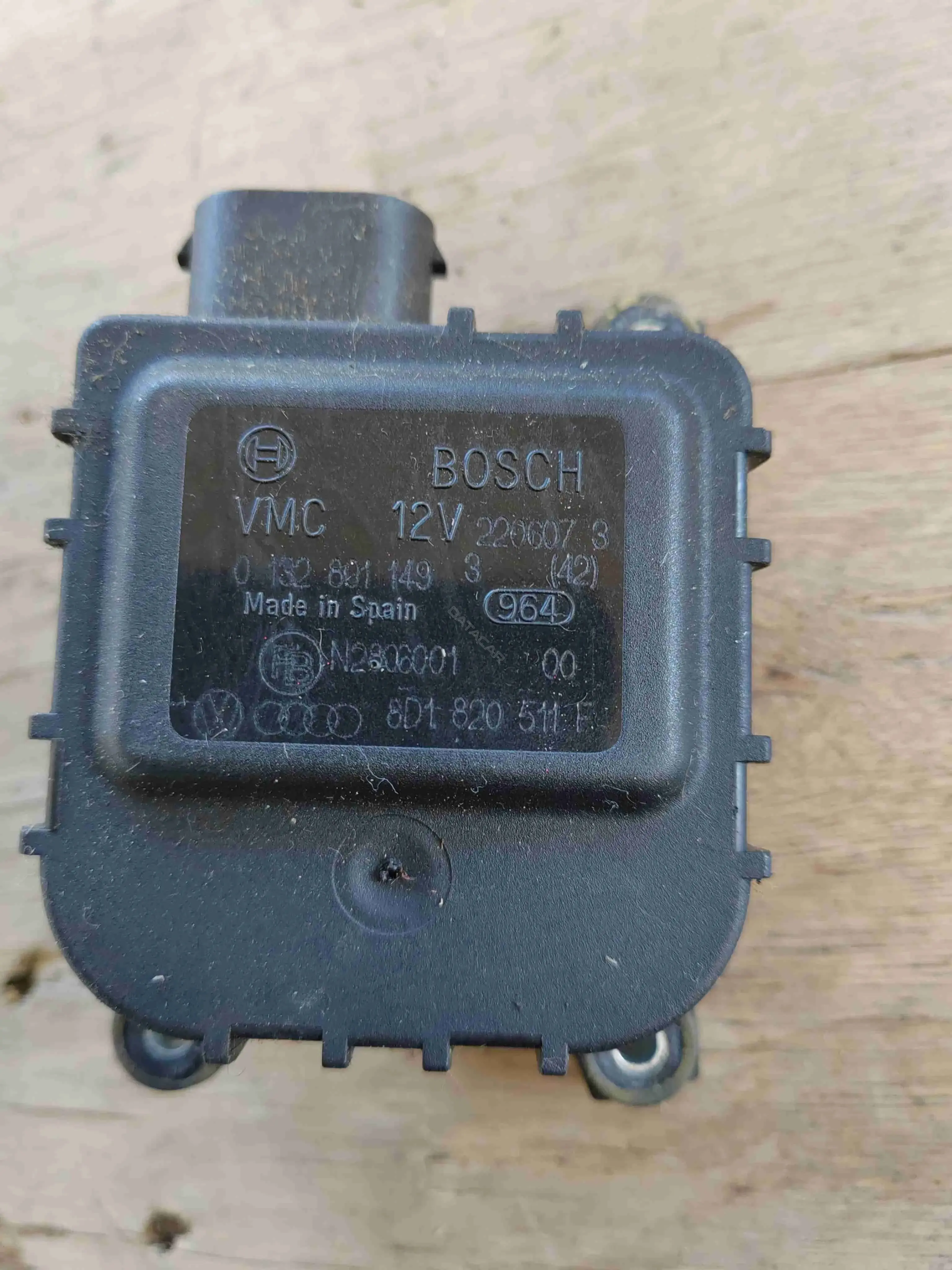 Мотор заслонки печки 8D1820511