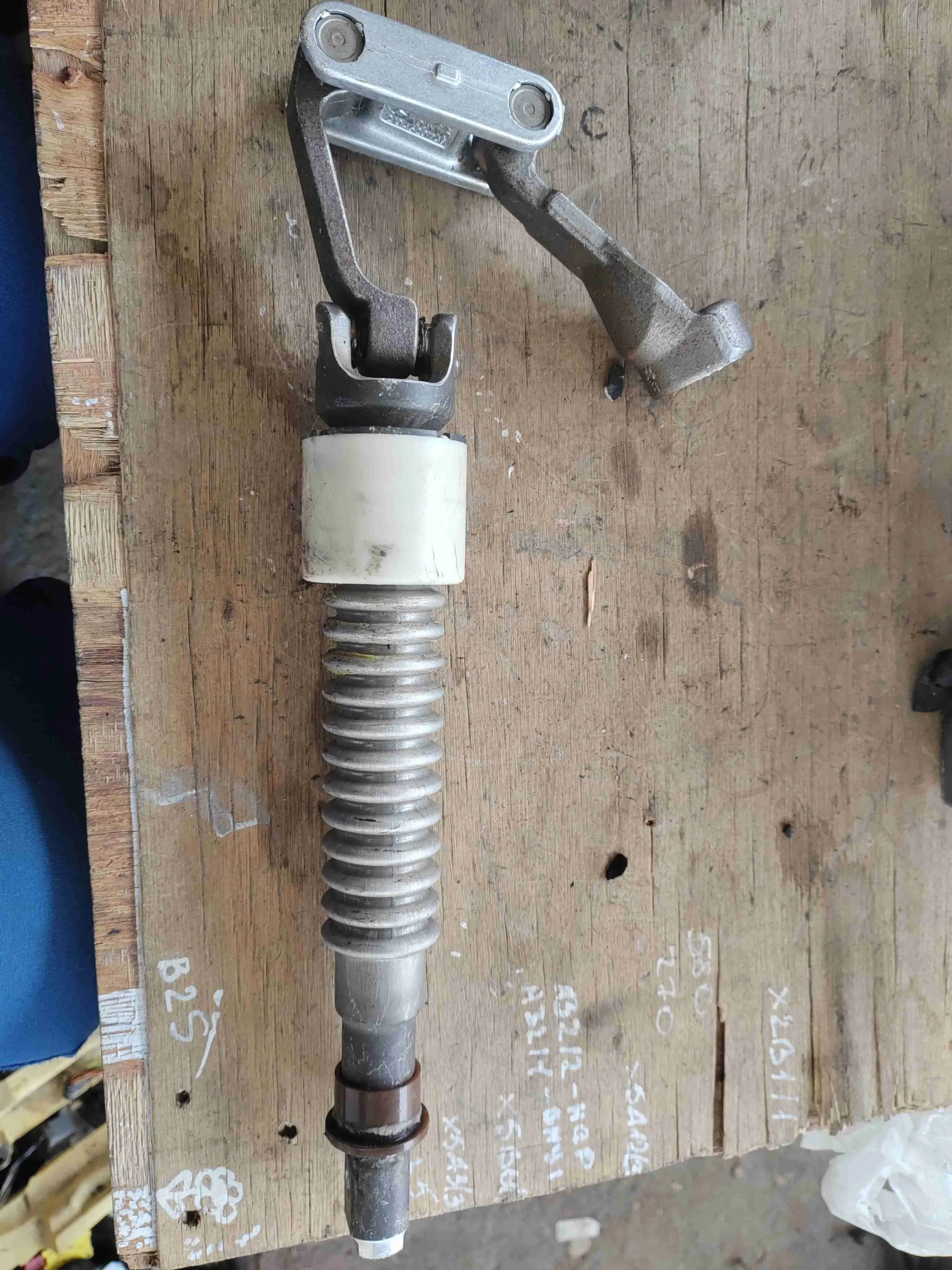 Рулевой карданчик M211658