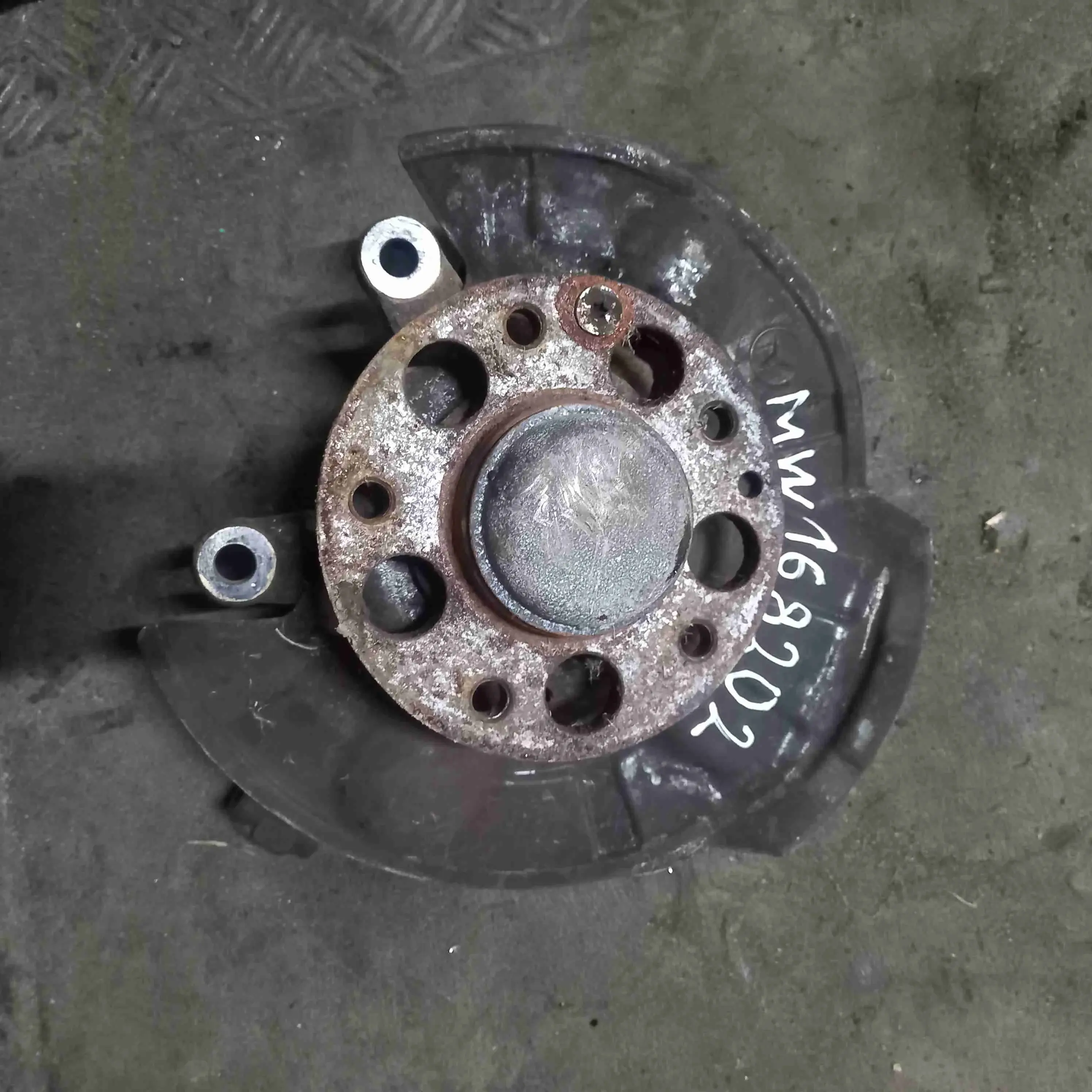 Ступица колеса MW168202