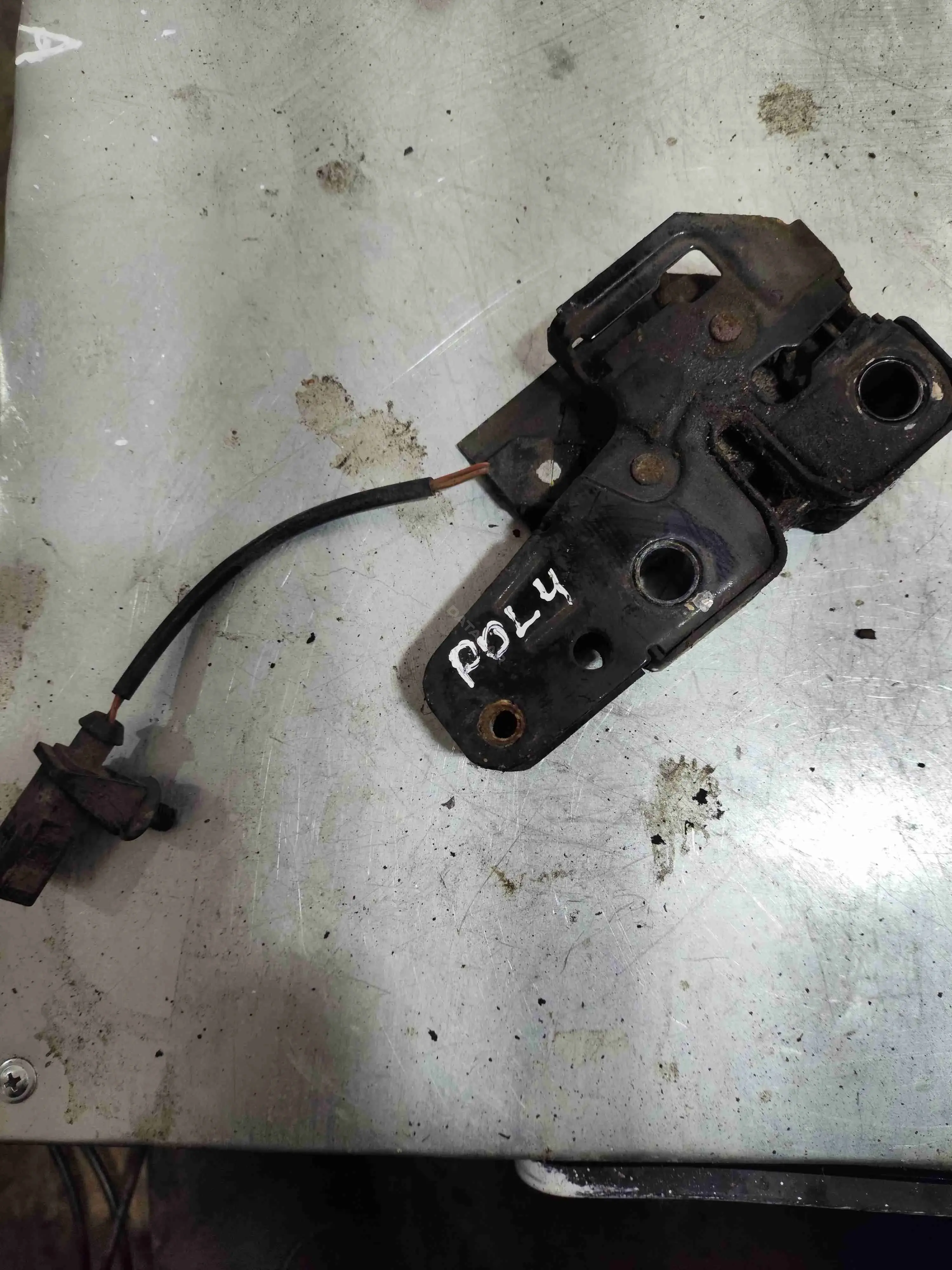 Замок капота POL4288