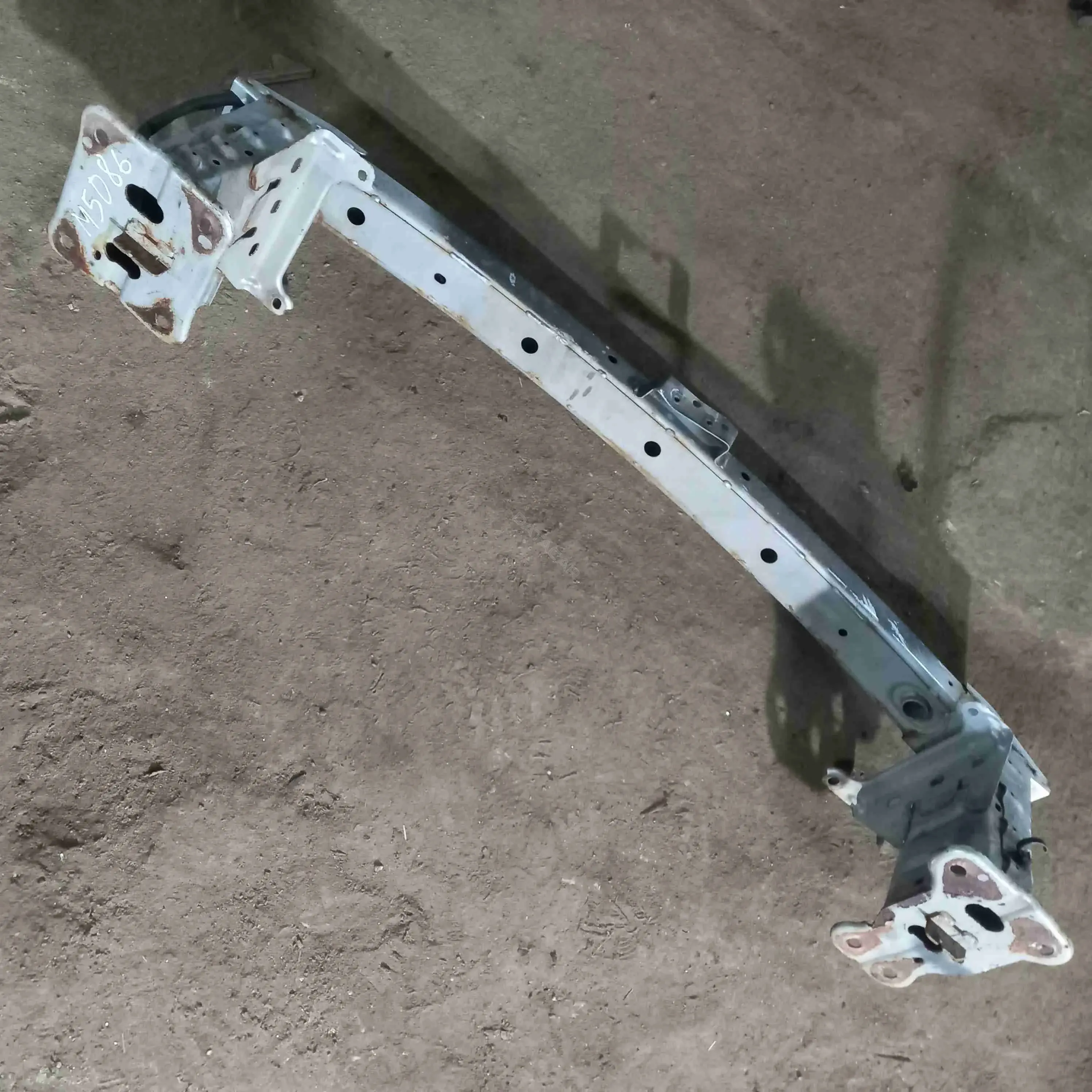 Усилитель бампера M5086