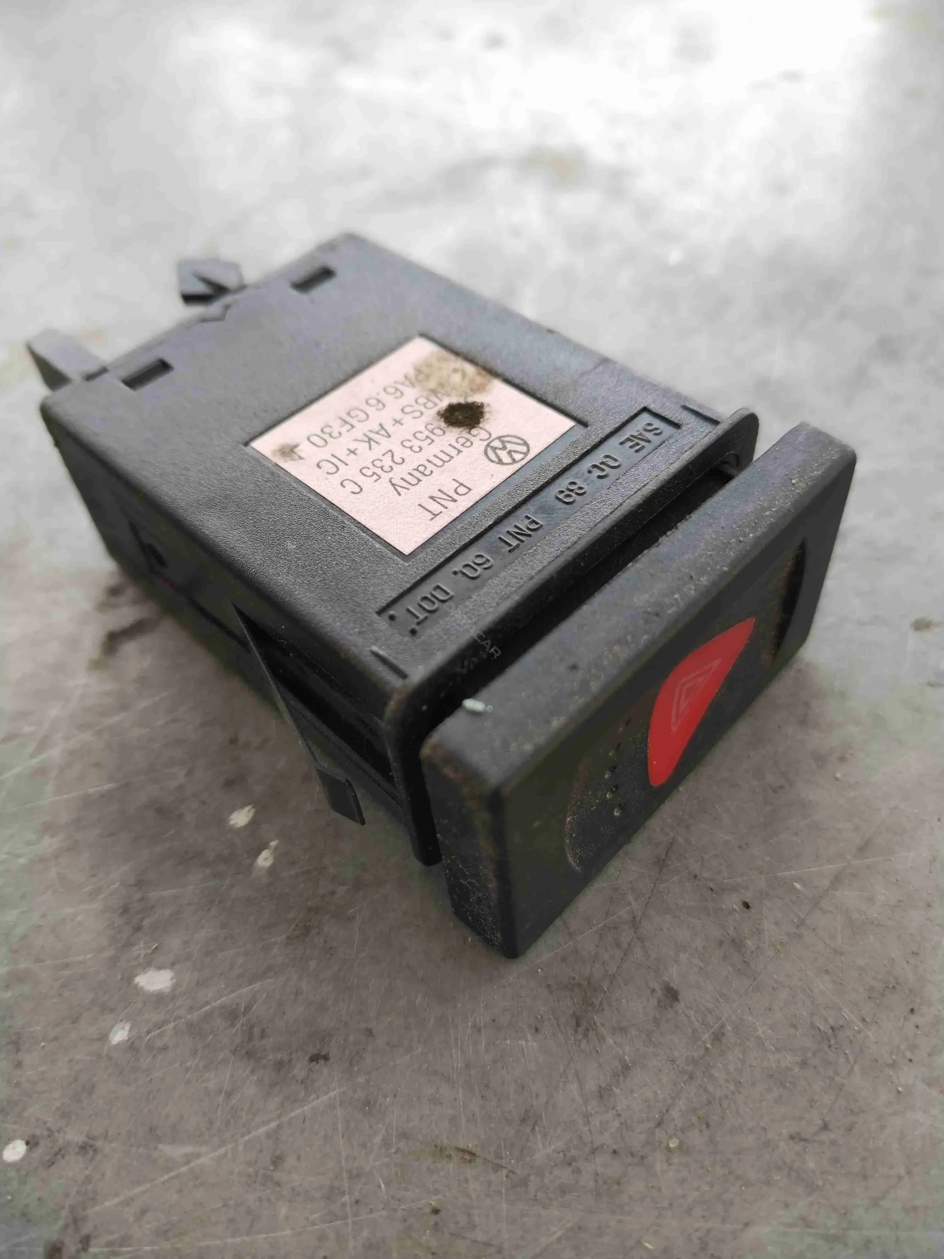 Кнопка аварийки 3B0953235C