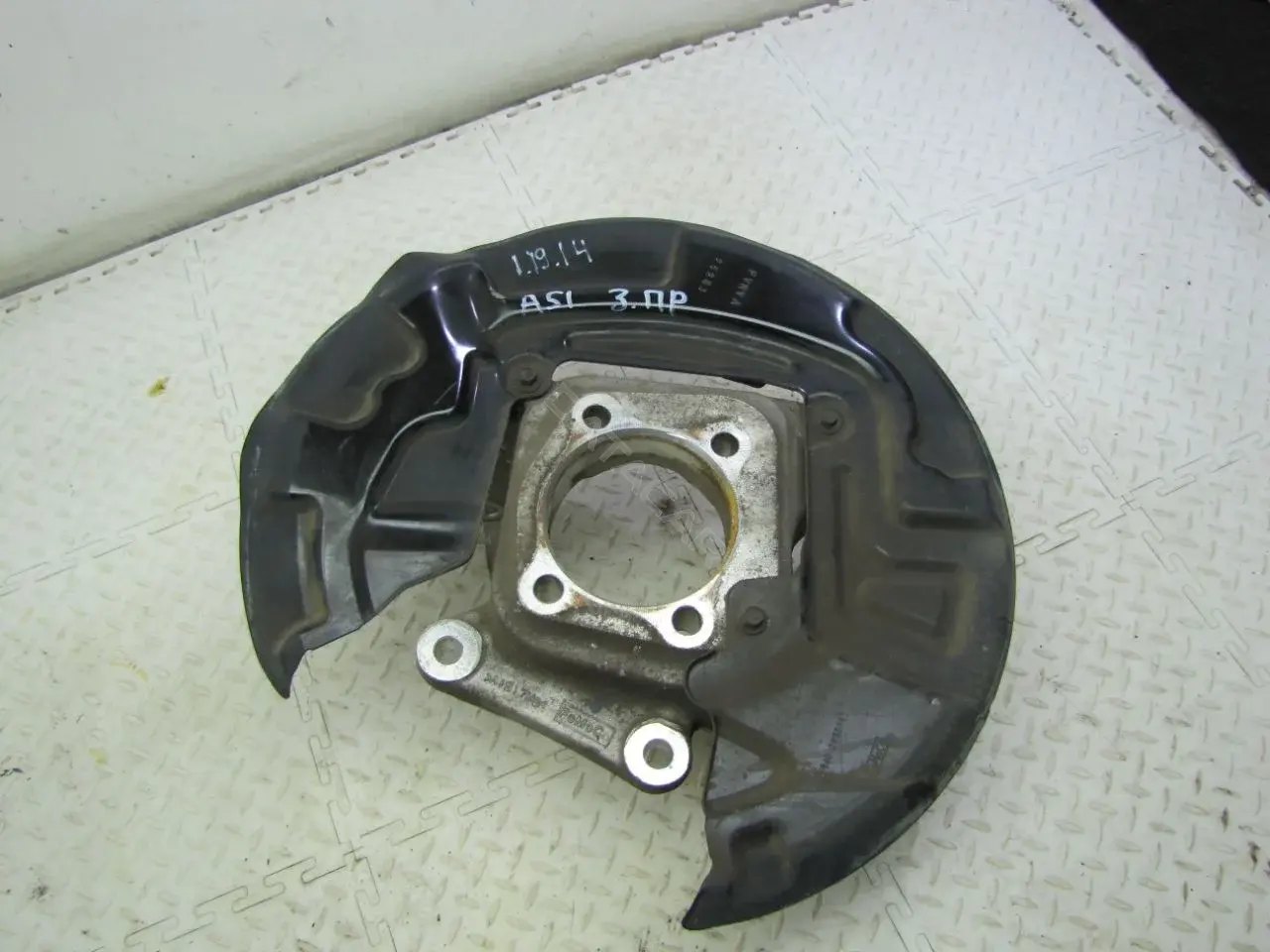 Поворотный кулак DG9C58758A