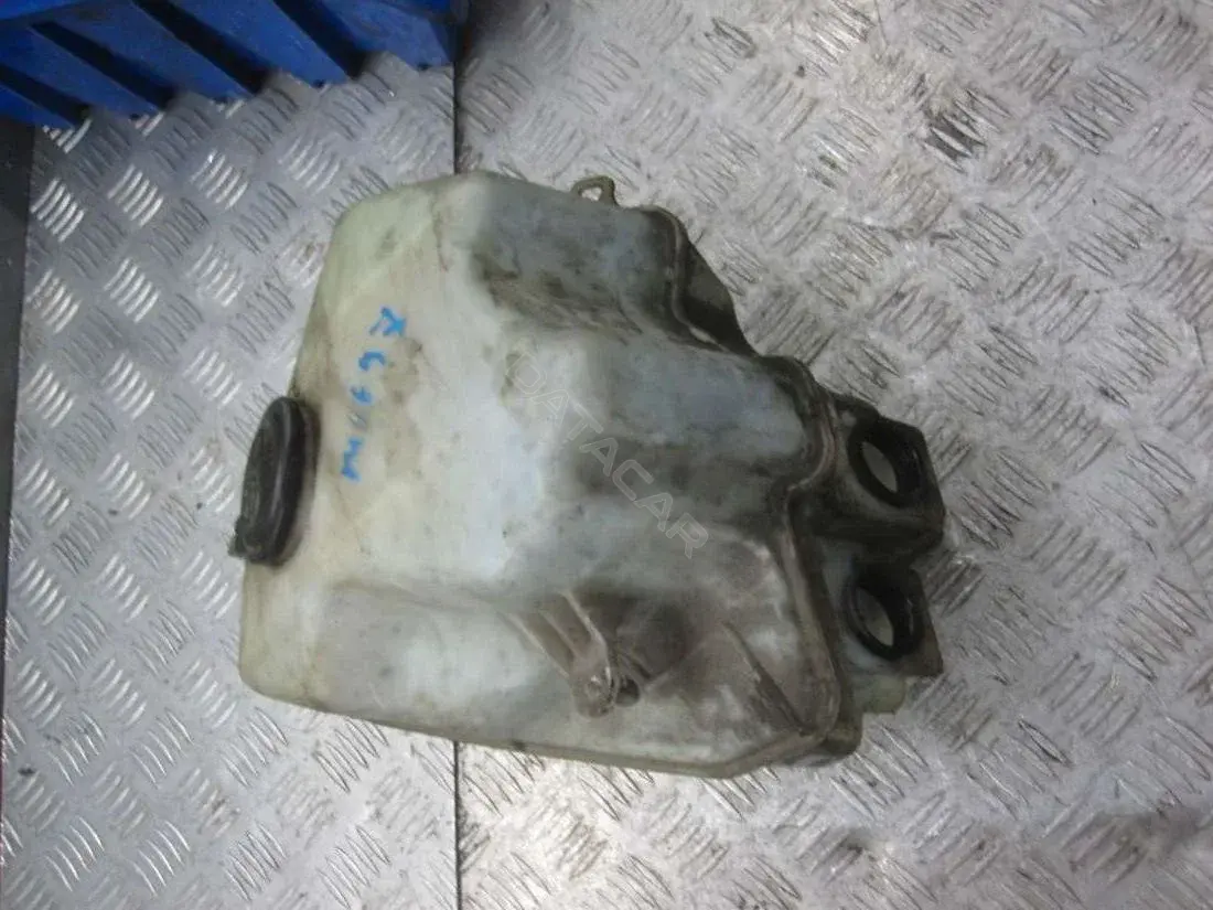 Бачок омывателя 060851-145