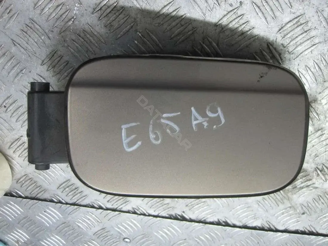 Крышка лючка топливного бака 7003915, 7010539