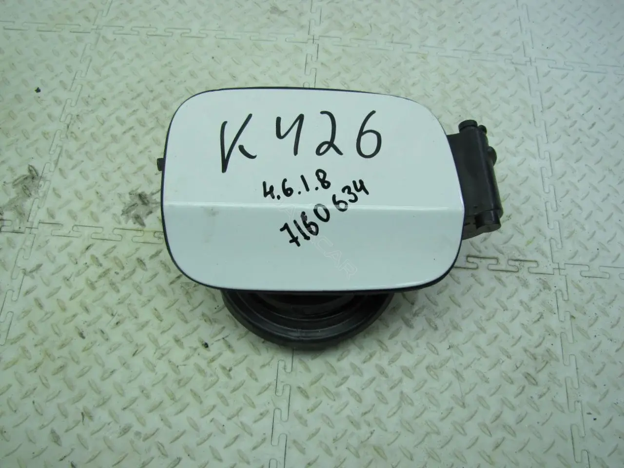 Крышка лючка топливного бака 7160631, 7160634