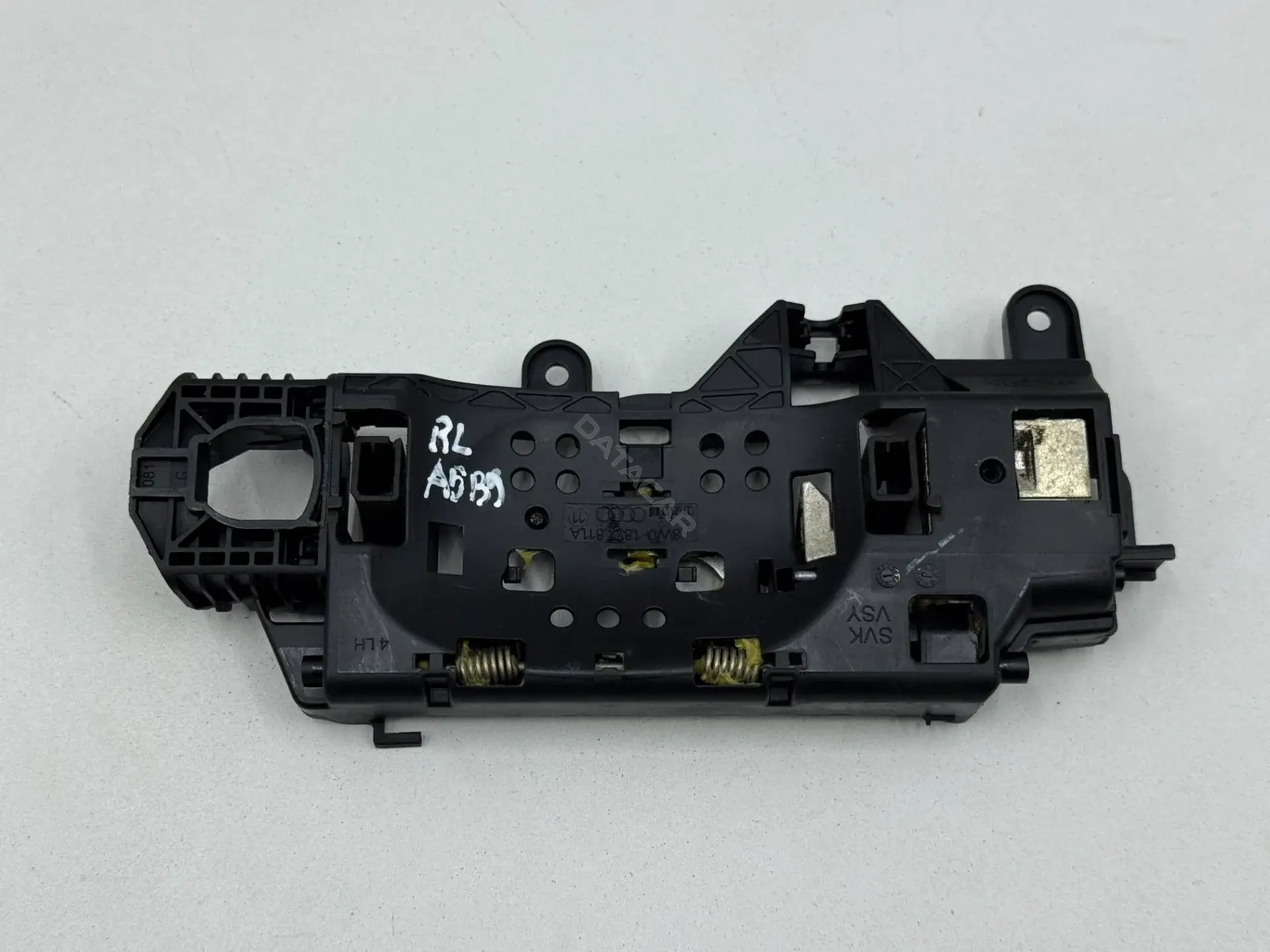 Кронштейн ручки двери 8W01837811A, 8W0183811A