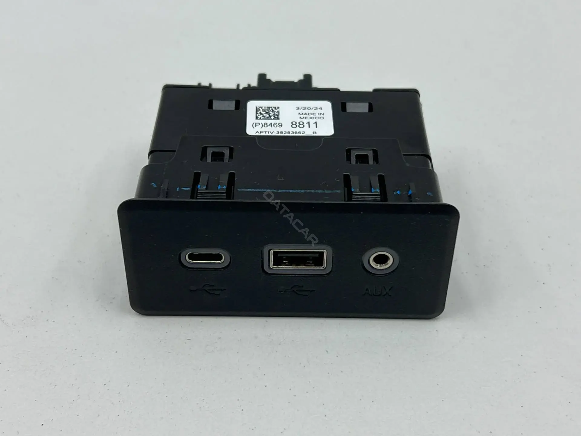 Разъем AUX / USB 84698811
