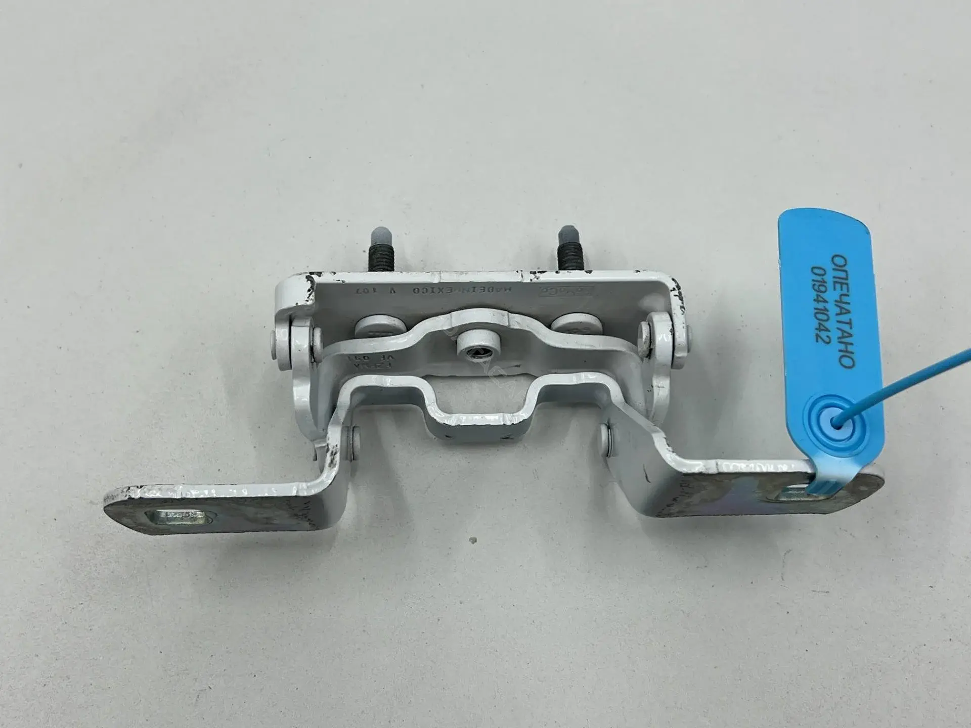 Петля крышки багажника M1PBS42901AE