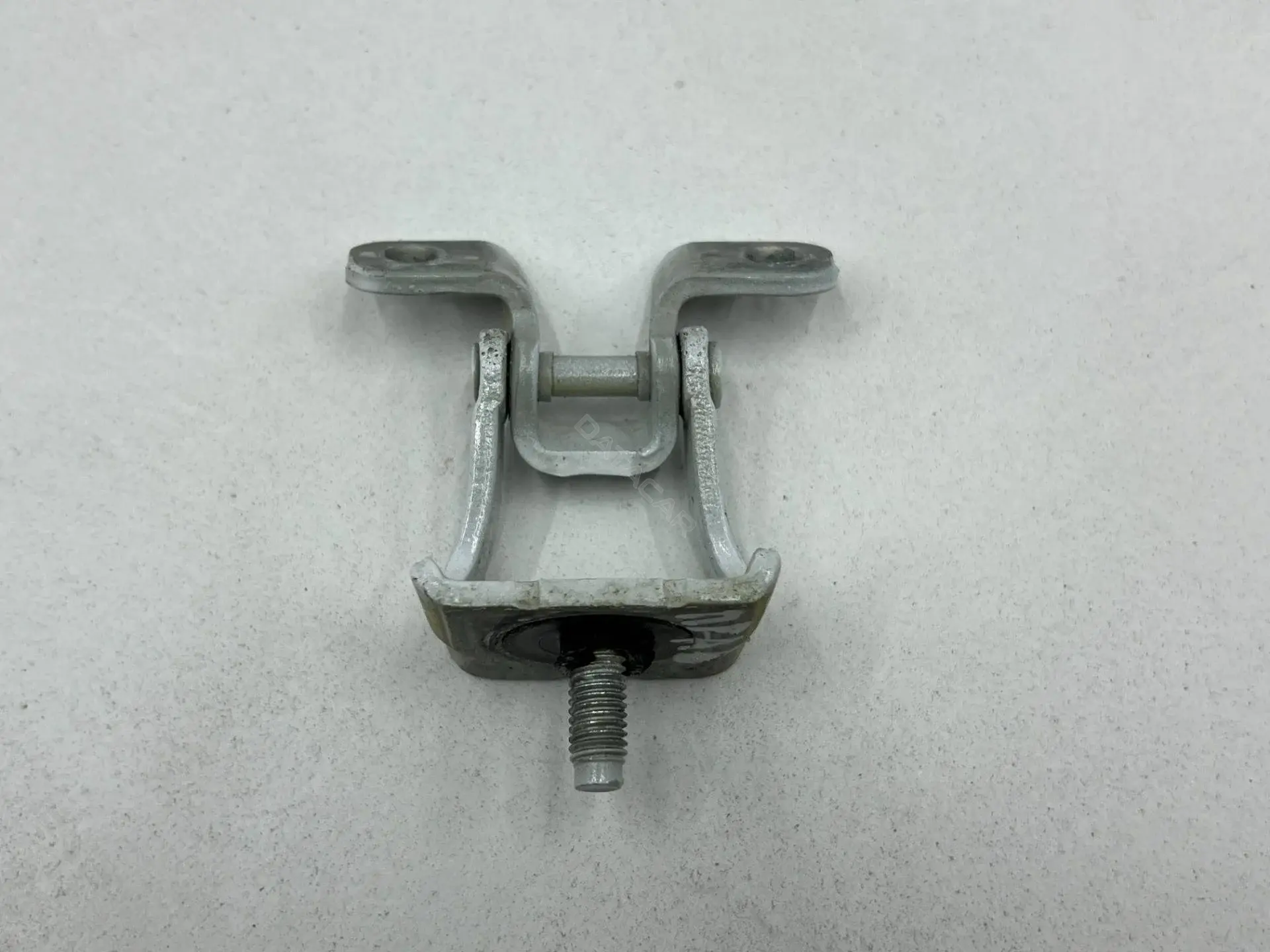 Петля крышки багажника 5GM827301
