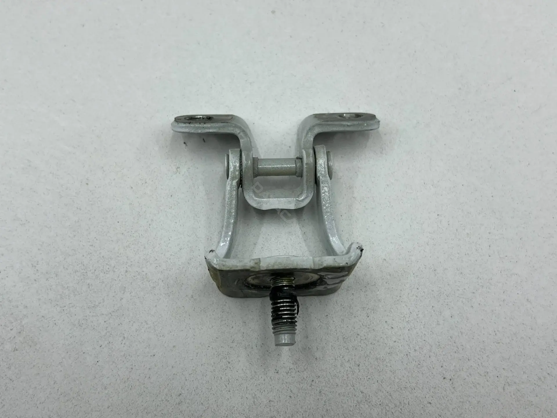 Петля крышки багажника 5GM827301