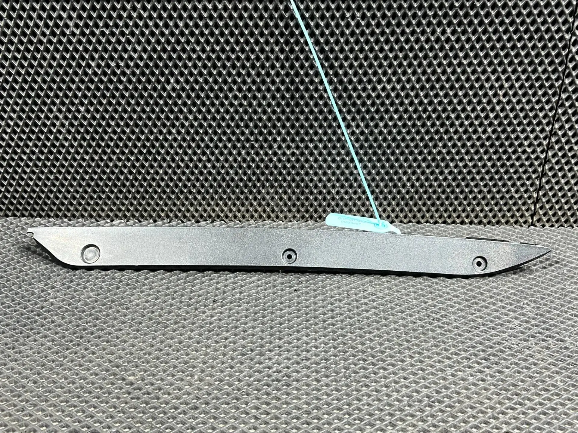 Молдинг крыла BBX72002