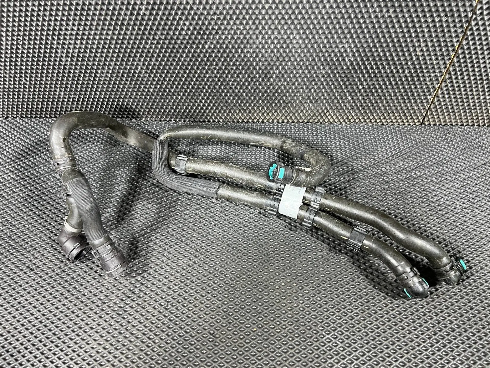 Патрубки системы охлаждения JX7318C266AB, LR091449, T2H29950