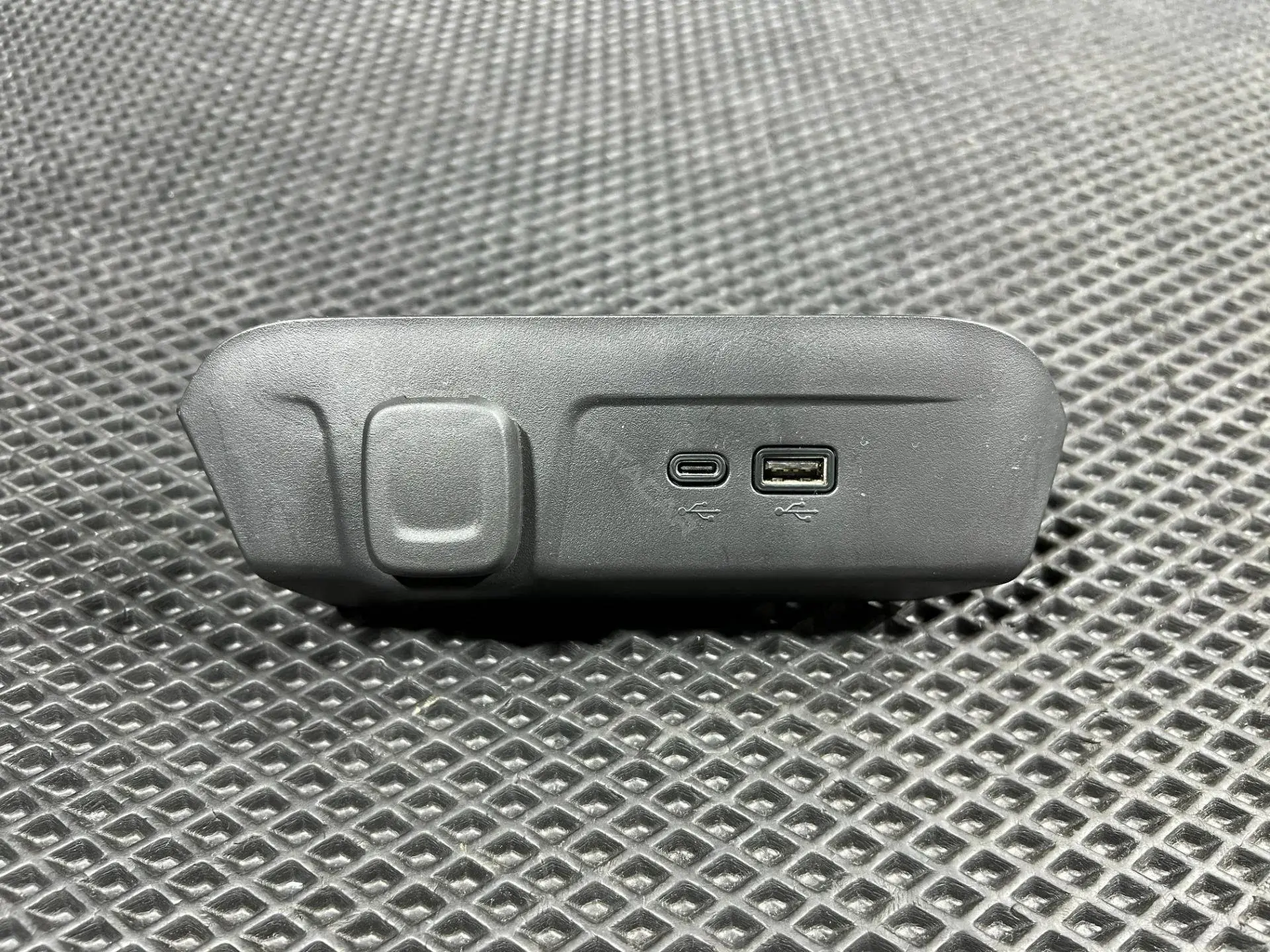 Разъем AUX / USB 13549941, 13561808, 42755003