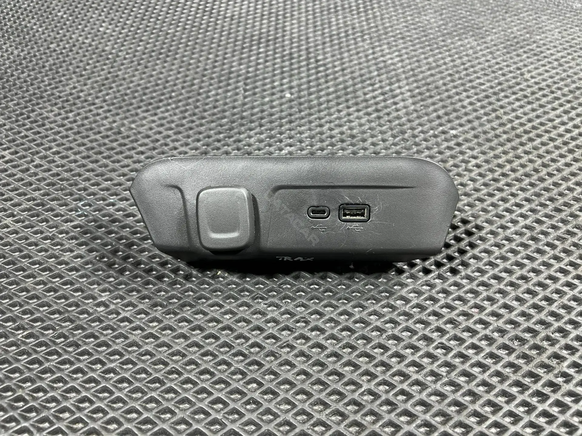 Разъем AUX / USB 13549941, 13561808, 42755003