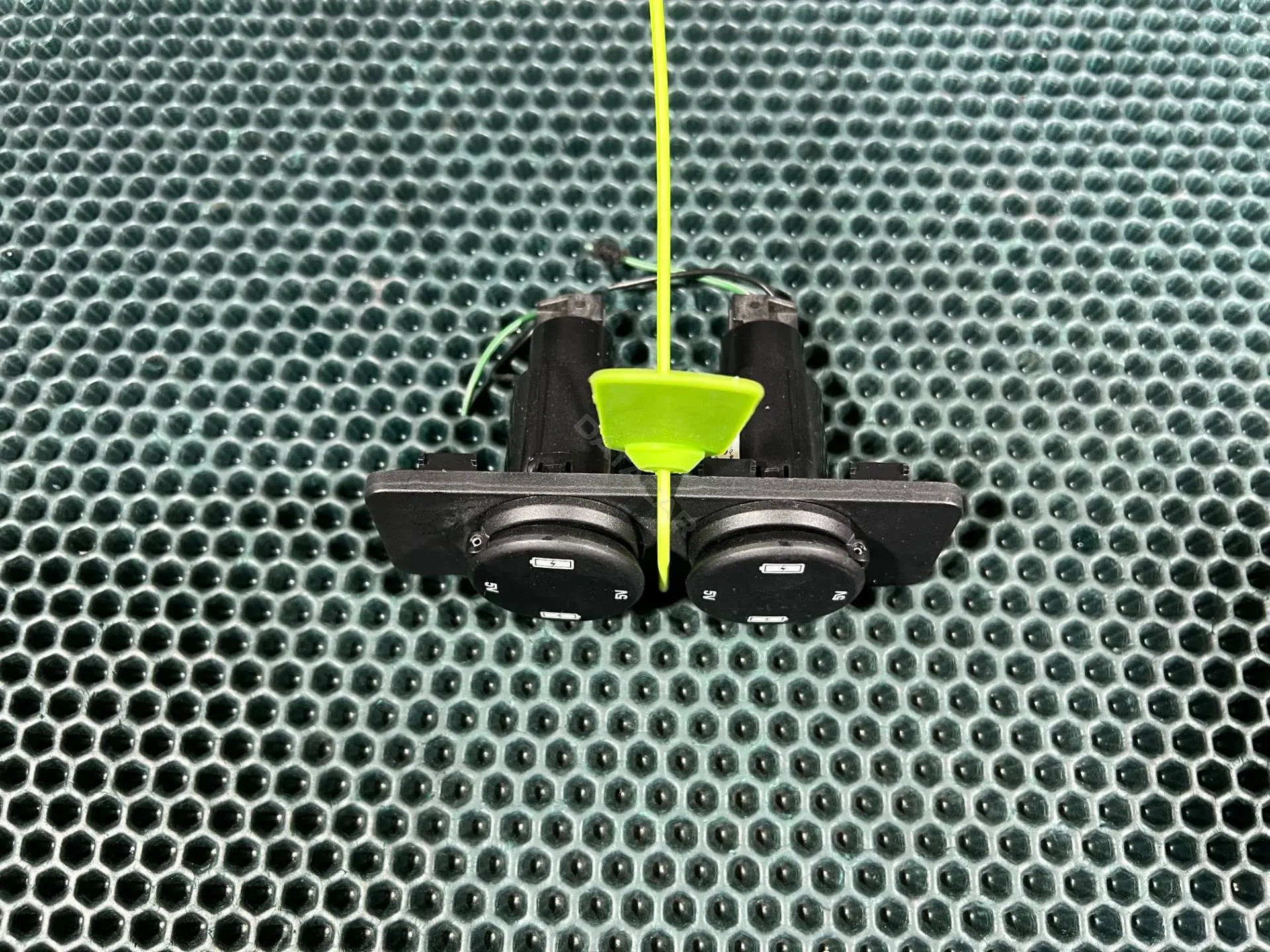 Разъем AUX / USB FK7219010AB