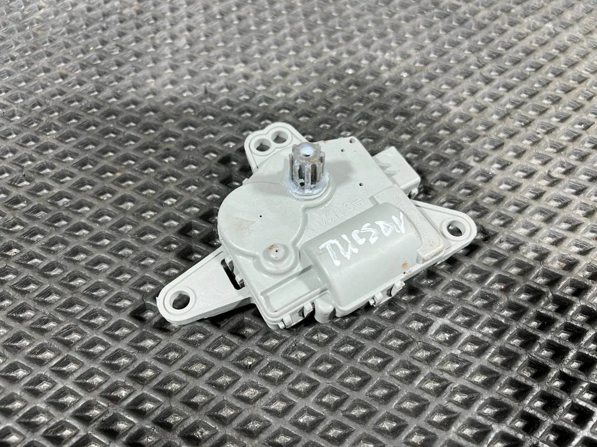 Мотор заслонки печки EA1F0-EDFAA02