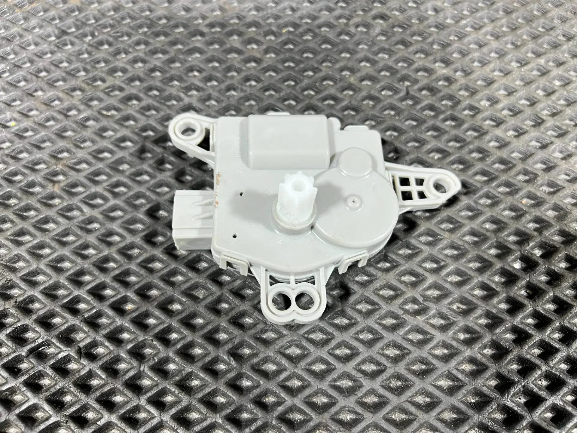 Мотор заслонки печки EA1F1-DN8AB02
