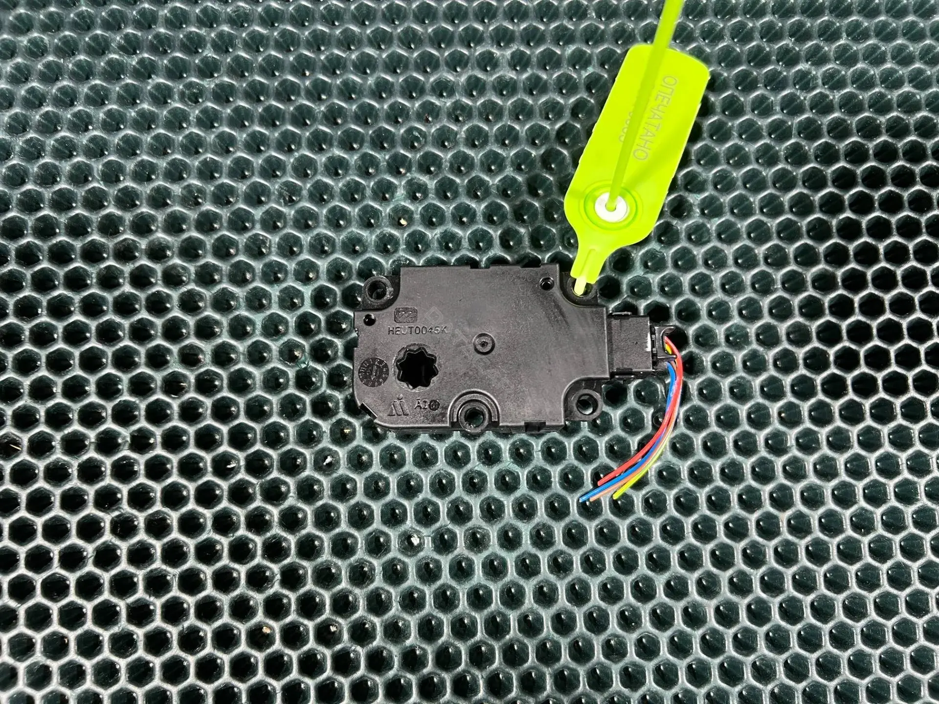 Мотор заслонки печки ZBAT0069D00
