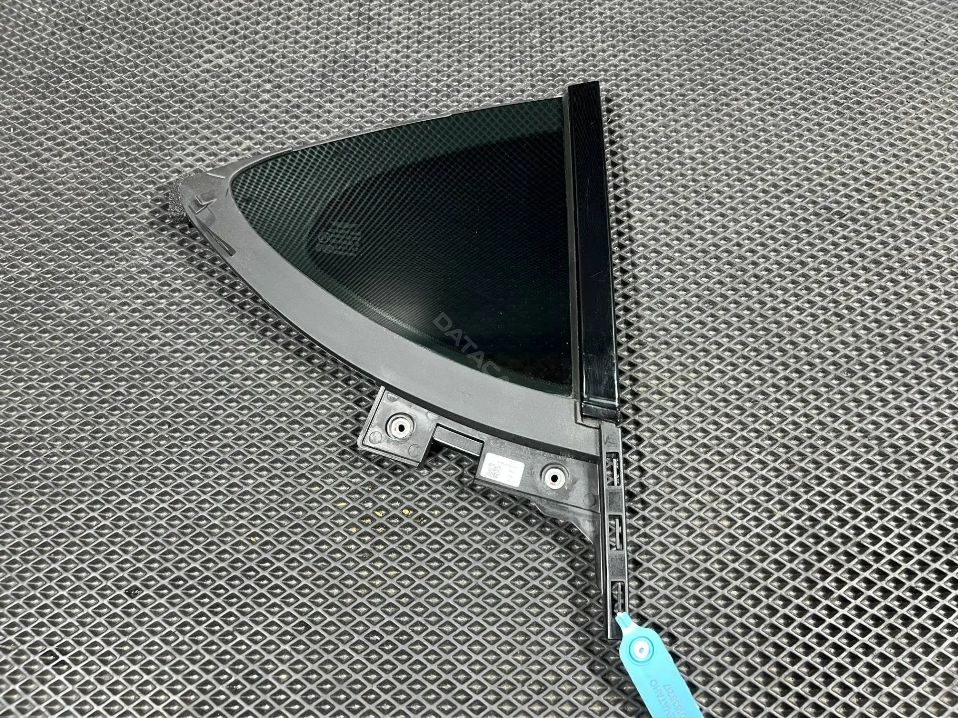 Форточка задняя правая 83580-G9010