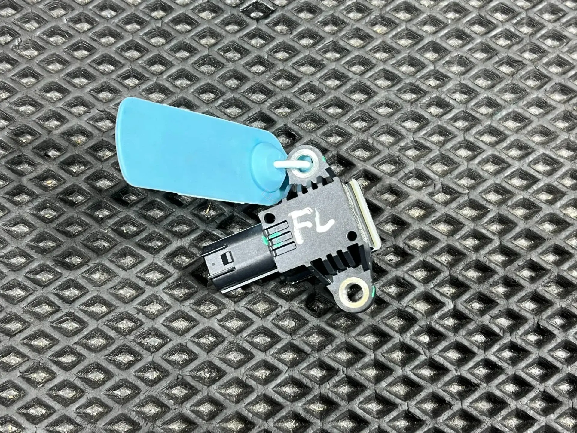 Датчик удара 95930-J5000