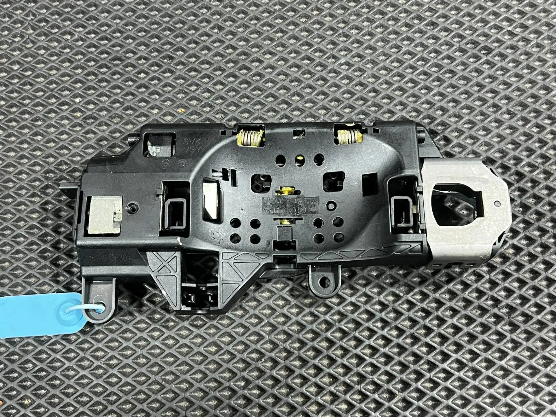 Кронштейн ручки двери 8W01837811A, 8W0183811A