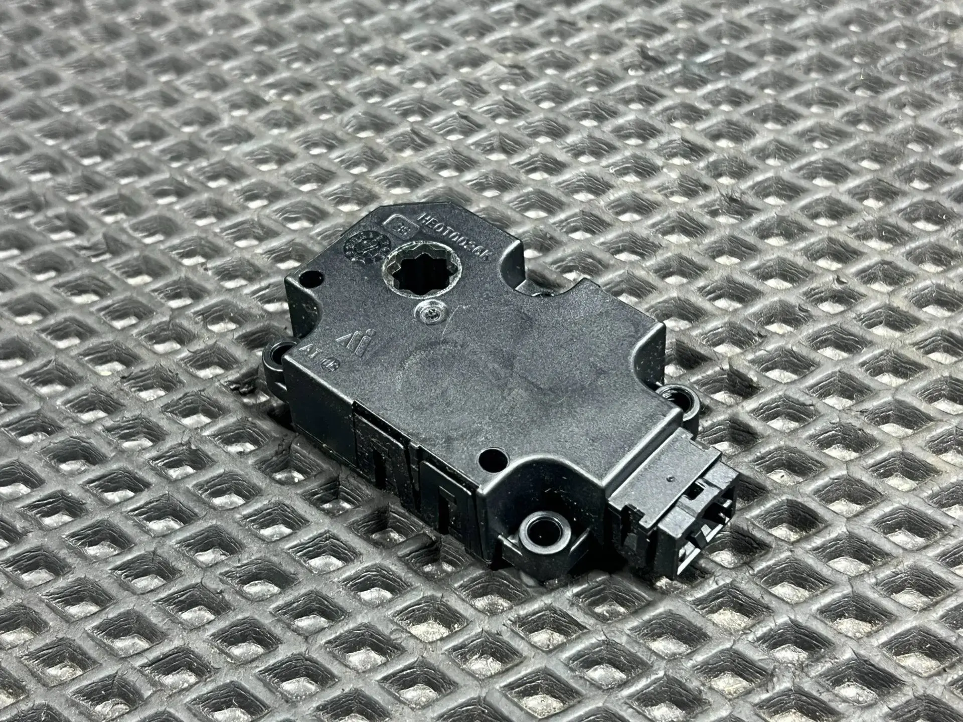 Мотор заслонки печки ZBAT0084D03