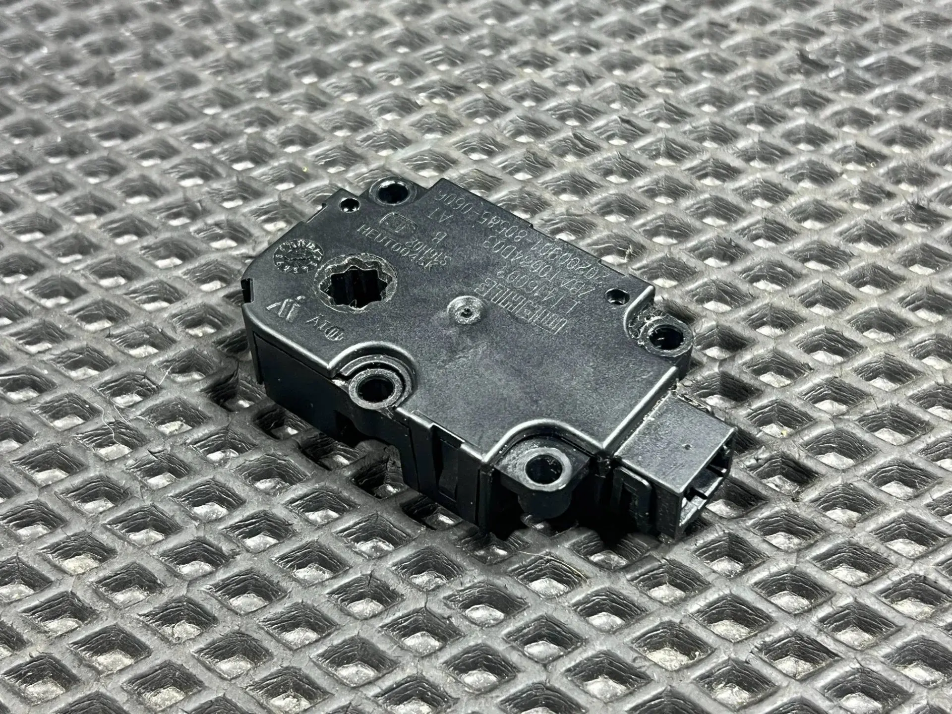 Мотор заслонки печки ZBAT0084D03