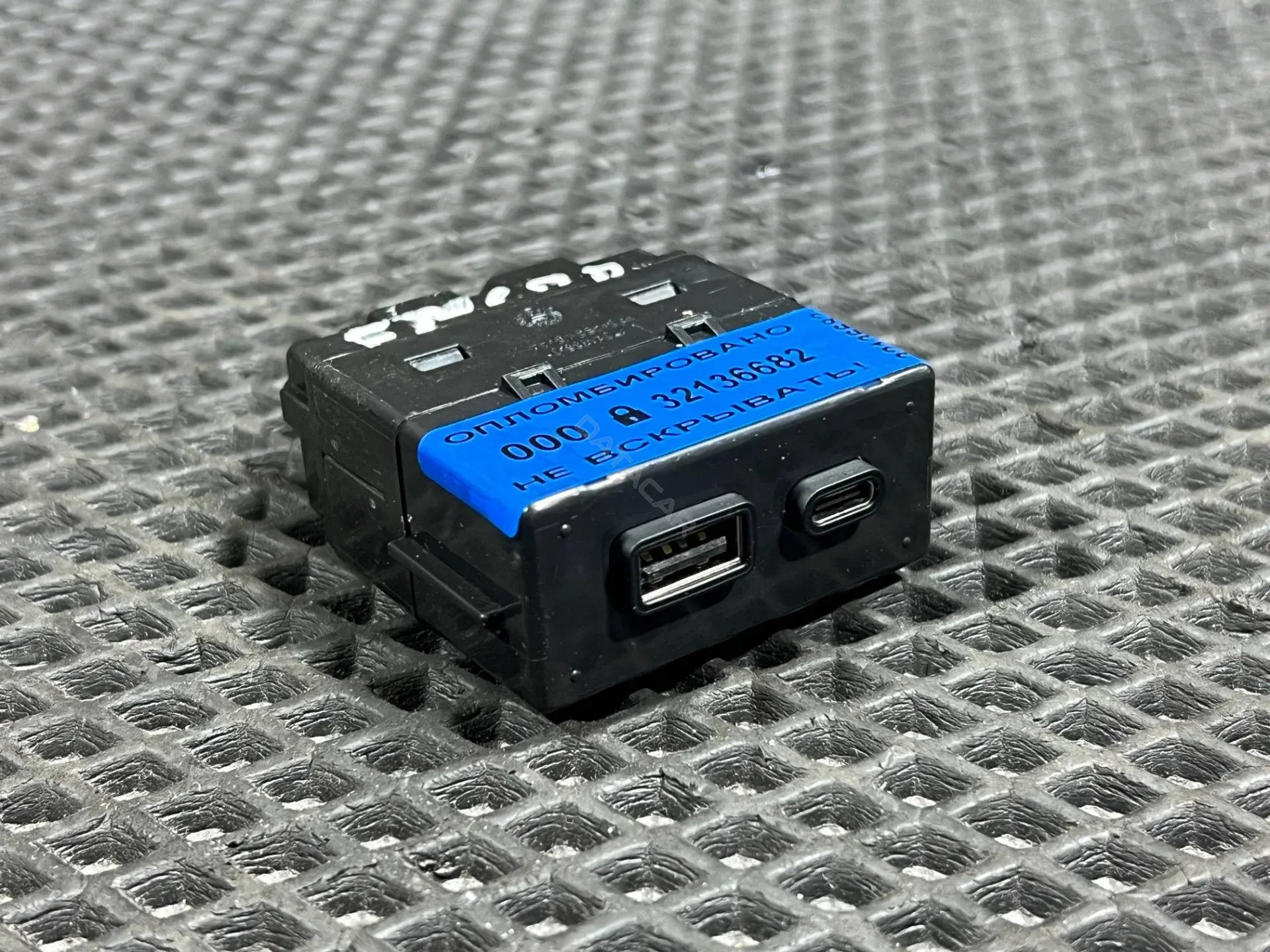 Разъем AUX / USB 13549941, 13561808