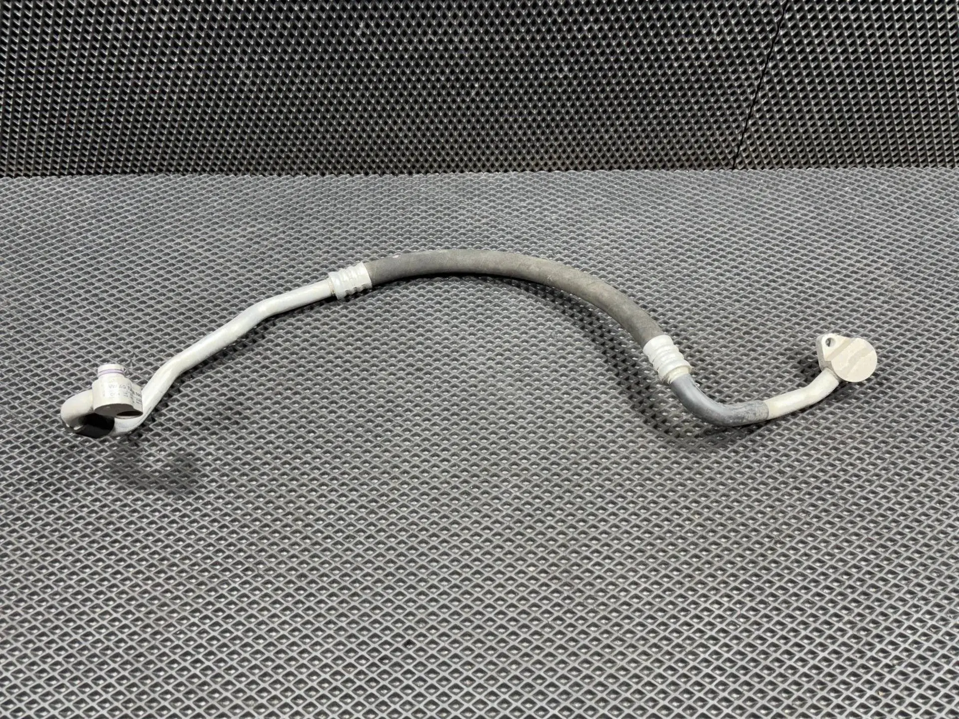 Трубка кондиционера 7L6820744BB